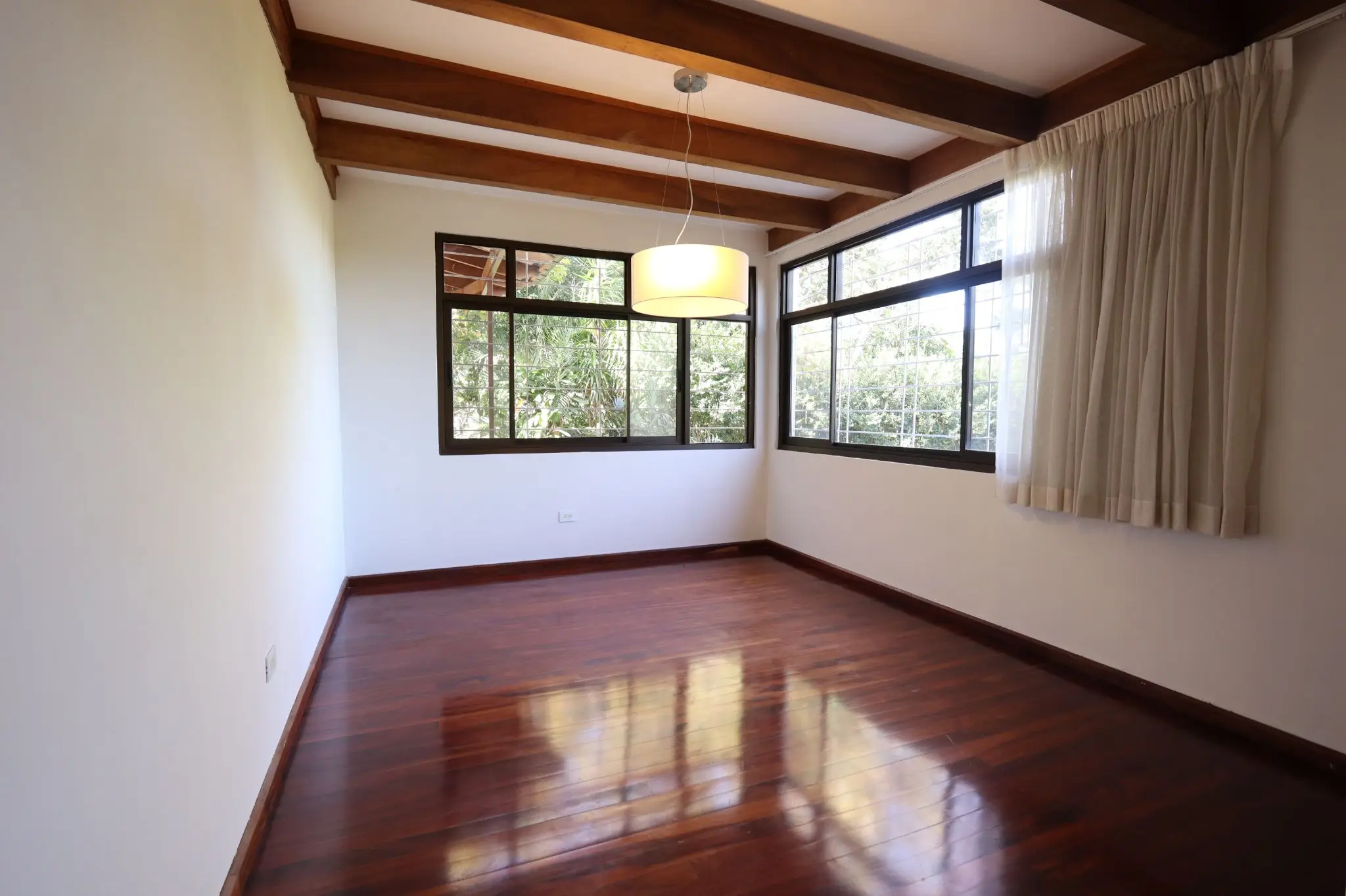 Luxurious 4-Bed Costa Rica Estate for Rent with Pool & Panoramic Views - image 5