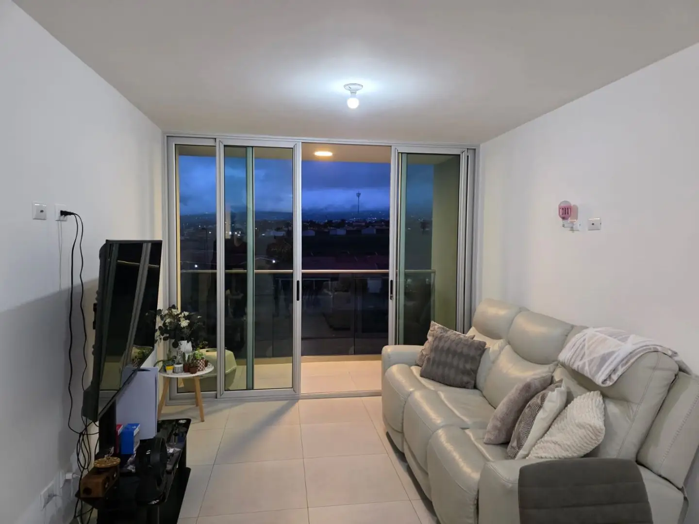 Modern 2-Bed, 2-Bath Apartment in San Pablo, Heredia with Balcony & Open Concept - image 2