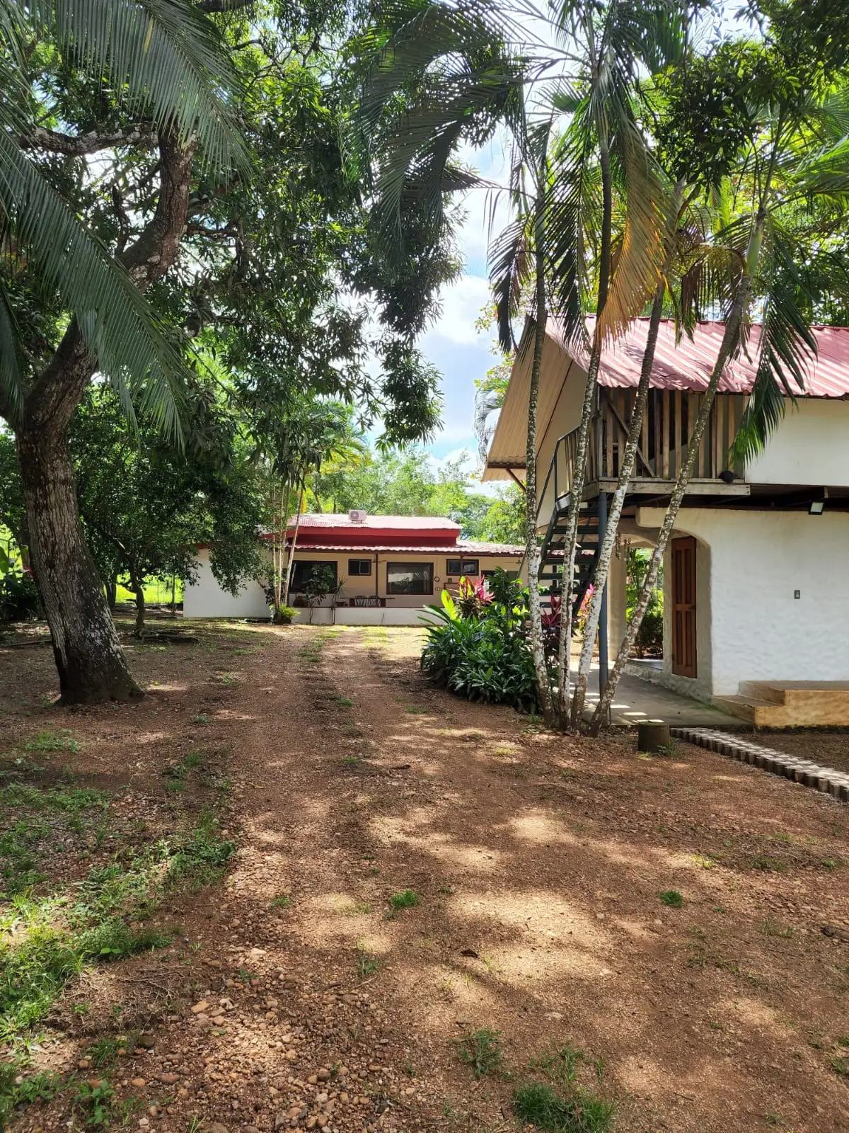 Oportunidad de inversión en Playa Tambor-Puntarenas Casa más Apartamento, Piscina y Lote - image 10
