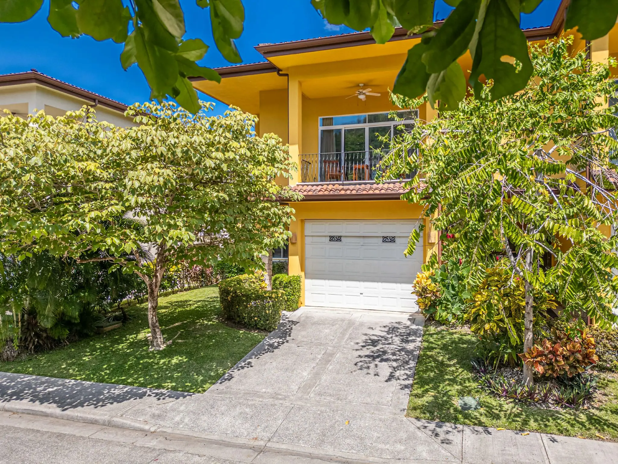 Peaceful and  Secure 3BR Condo with Private Pool in Las Lomas - image 10