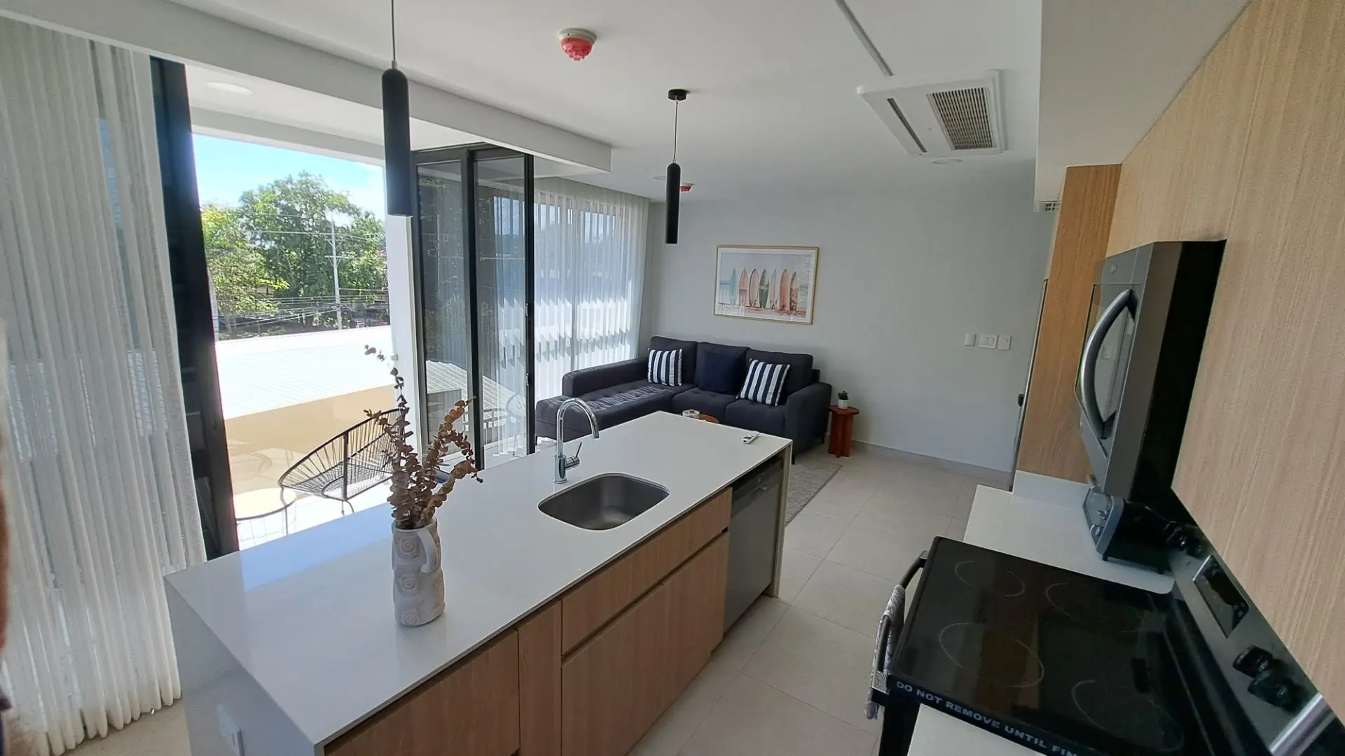 Torres del Mar 1302 New Jacó Condo: 2 Bed, Steps to Beach, Modern Design - image 9