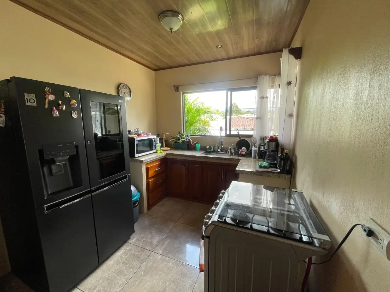 Modern 2.5-Bed Home in Grecia, Alajuela - Ideal for Families - image 4