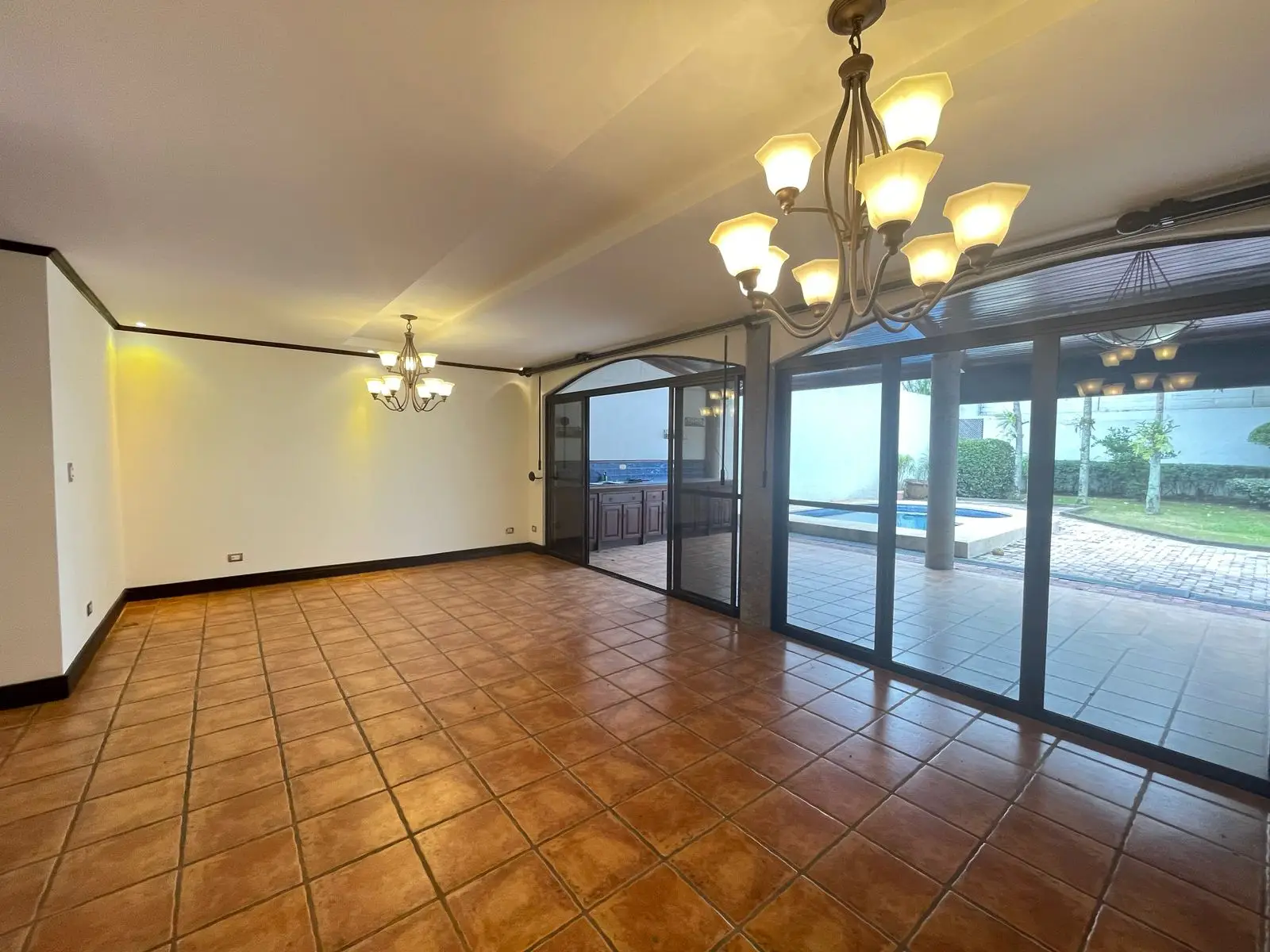 For Sale - House in Gated Community, Santa Ana - image 3