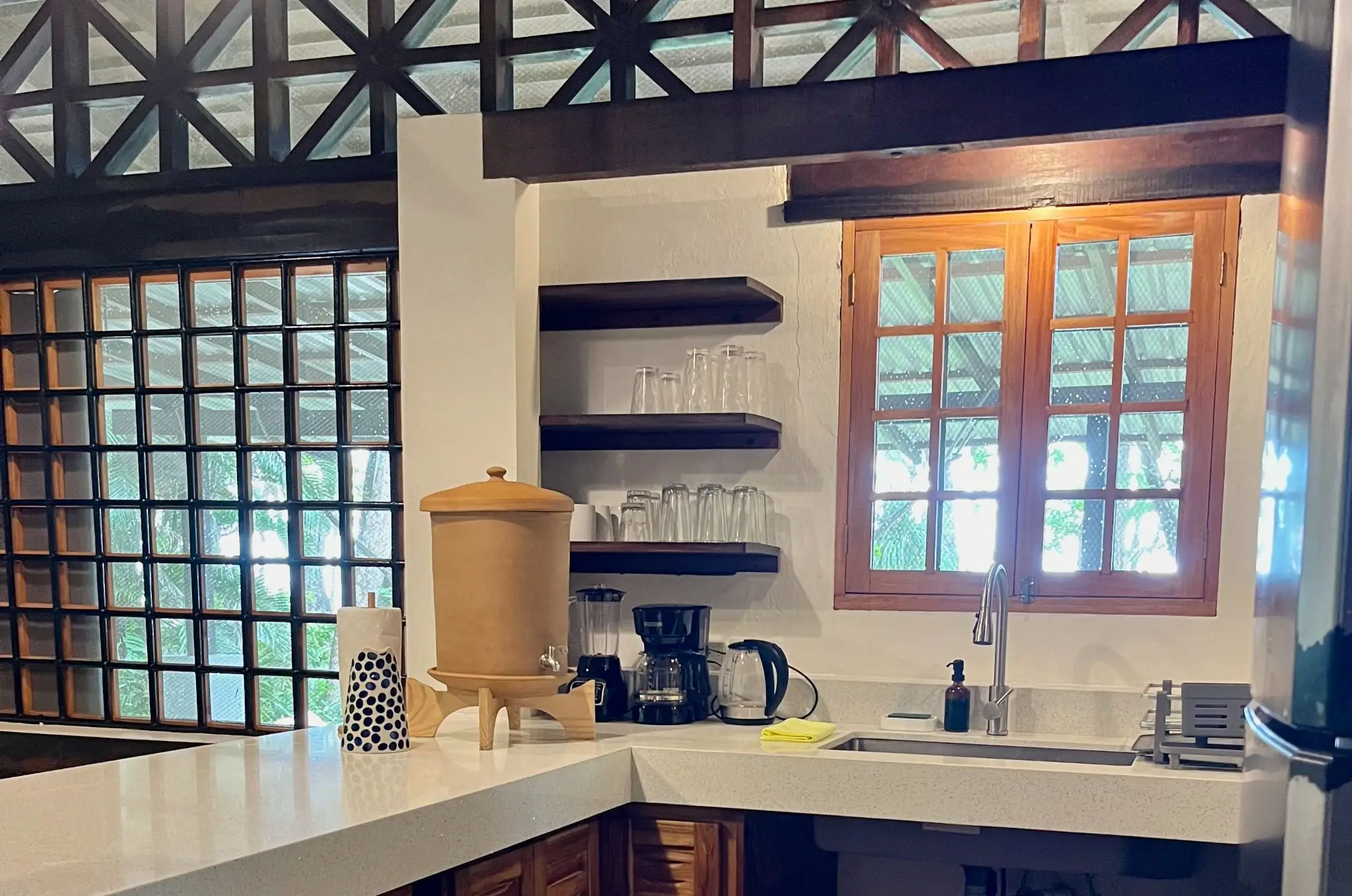 Oceanfront 3 Bedroom Home with Terrace, Surf & Sunset Views - image 10