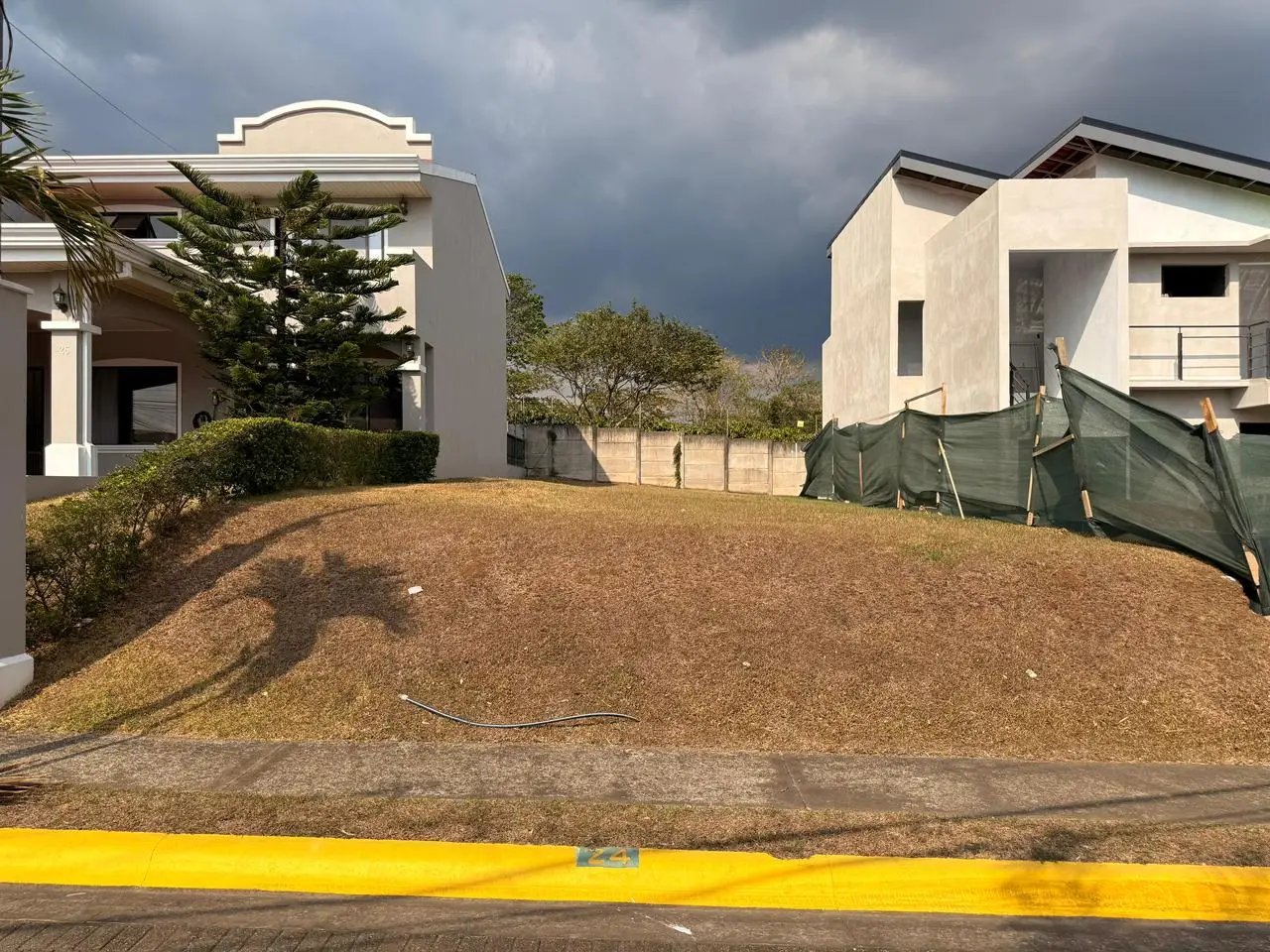 Excellent 231 m² lot on Central Avenue in Grecia, Costa Rica - image 4