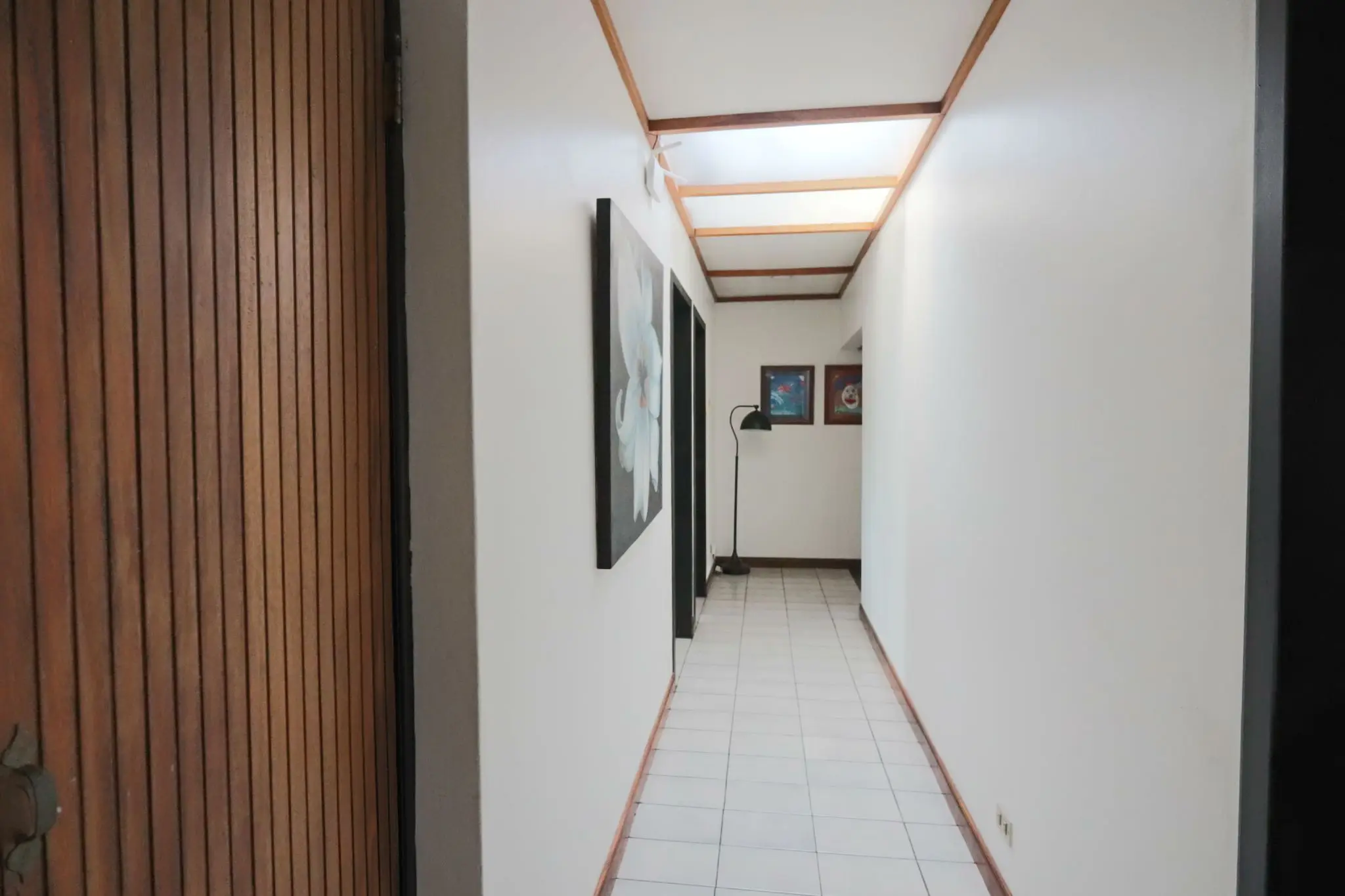 Versatile 10-Bed Commercial/Residential Rental in Prime San José Metropolitan Area - image 12