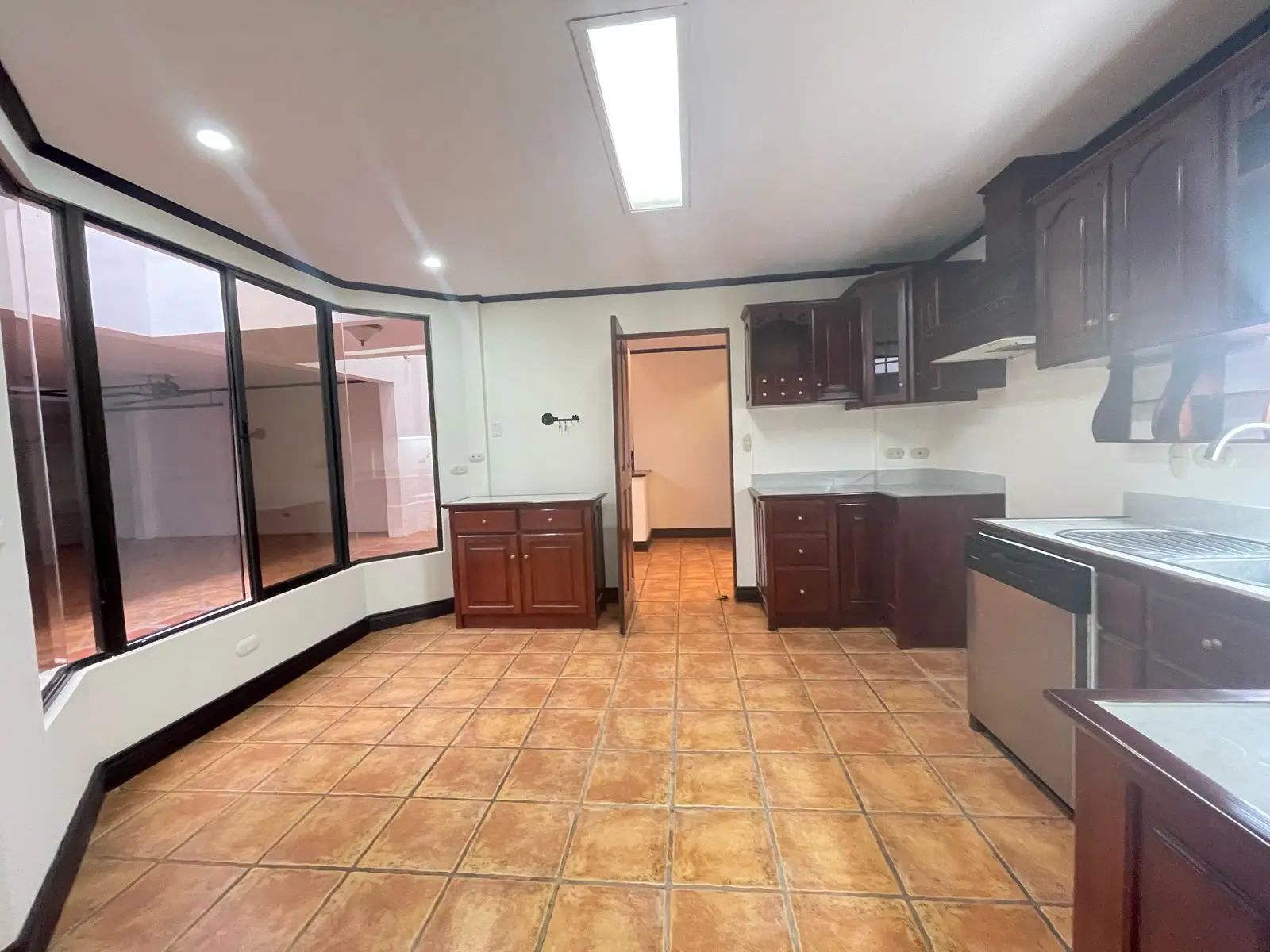 For Sale - House in Gated Community, Santa Ana - image 5