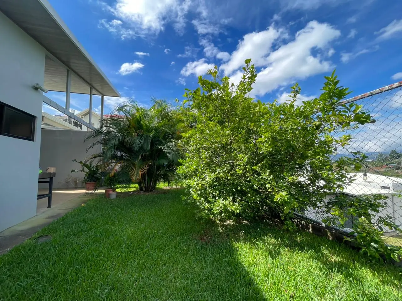 Modern 2.5-Bed Home in Grecia, Alajuela - Ideal for Families - image 2