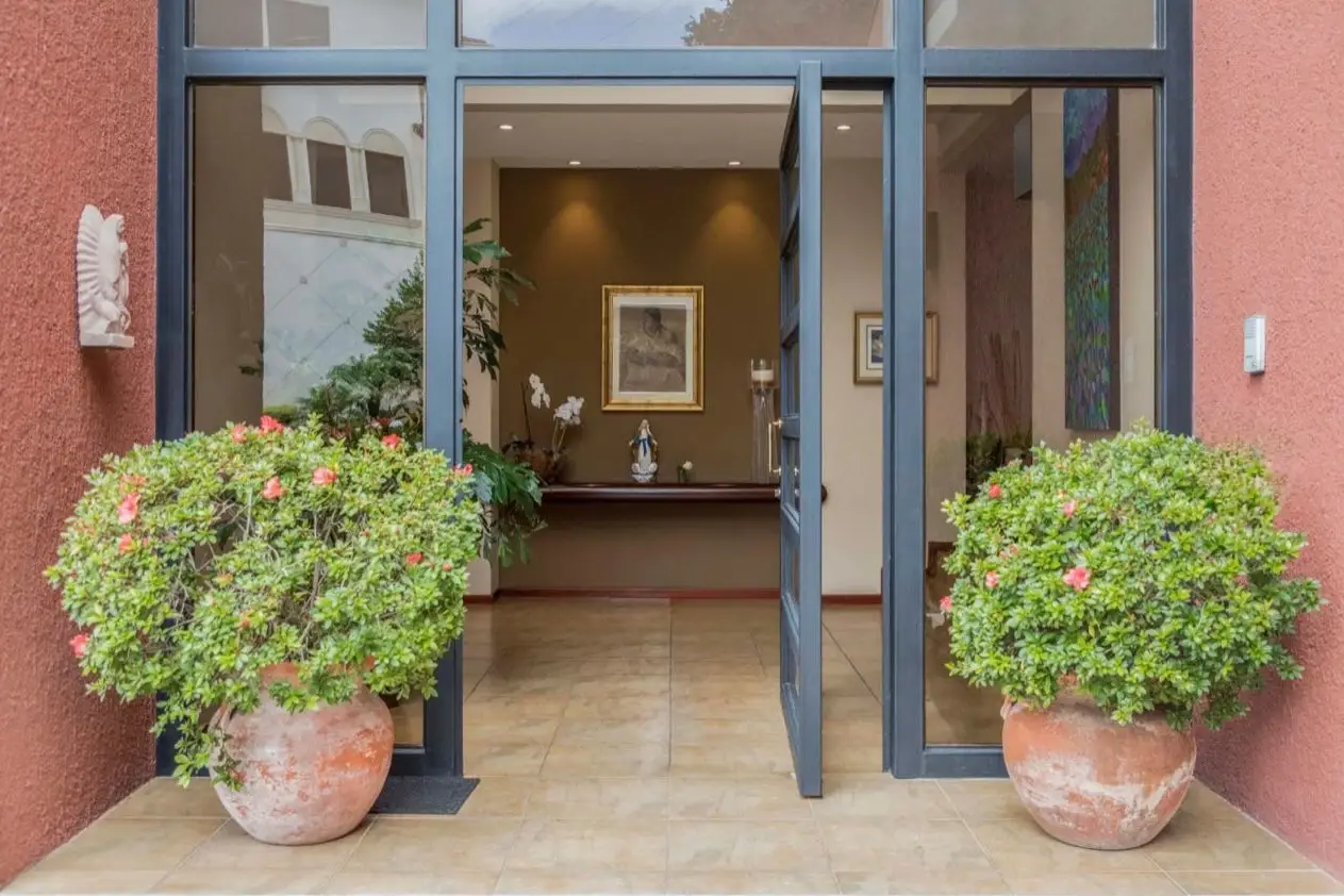 For Rent – Luxury Residence in Alto de Las Palomas, Escazú - image 4