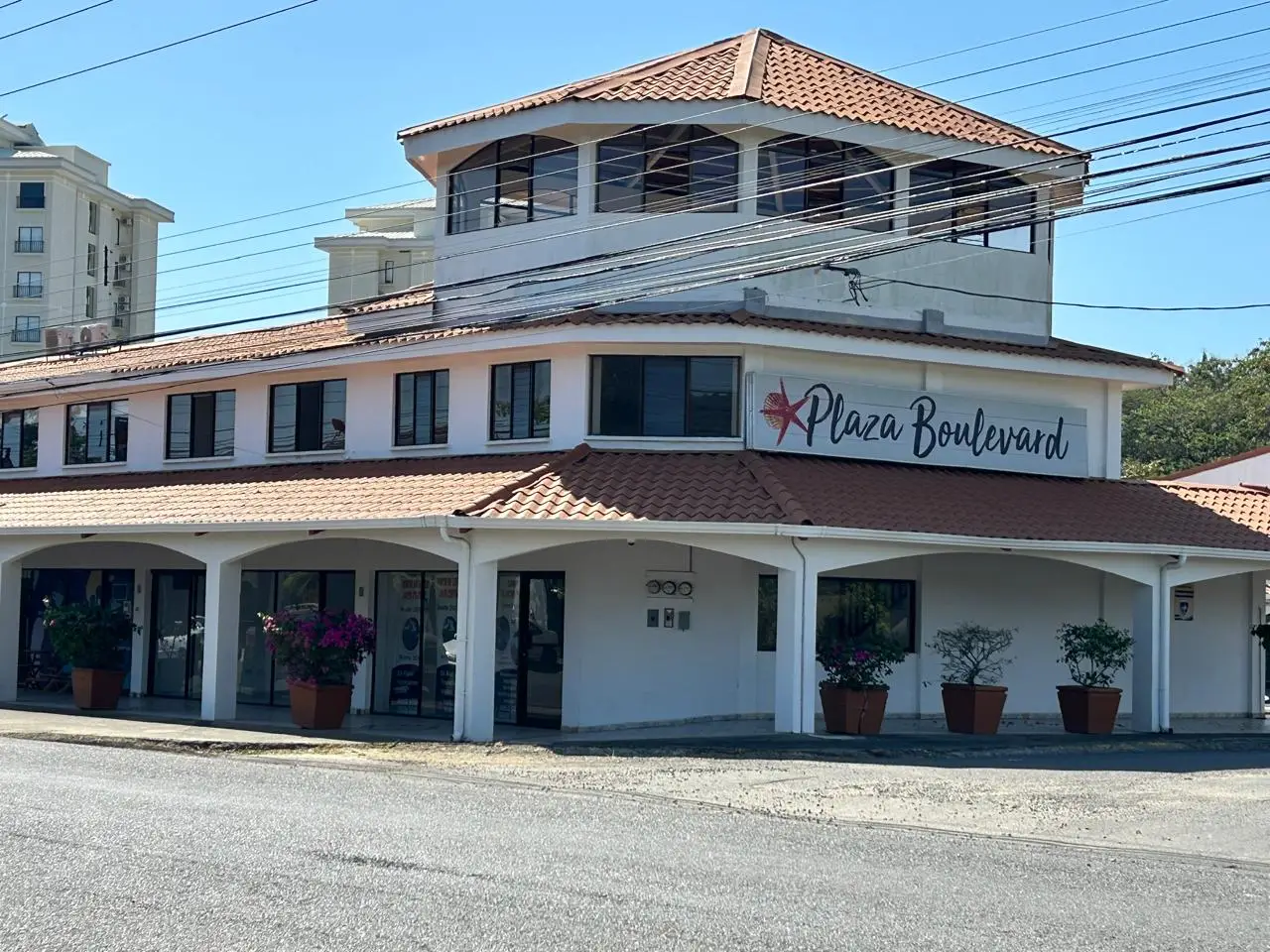  Lease Your Prime Business Space in Jacó's Heart | For Rent - image 1
