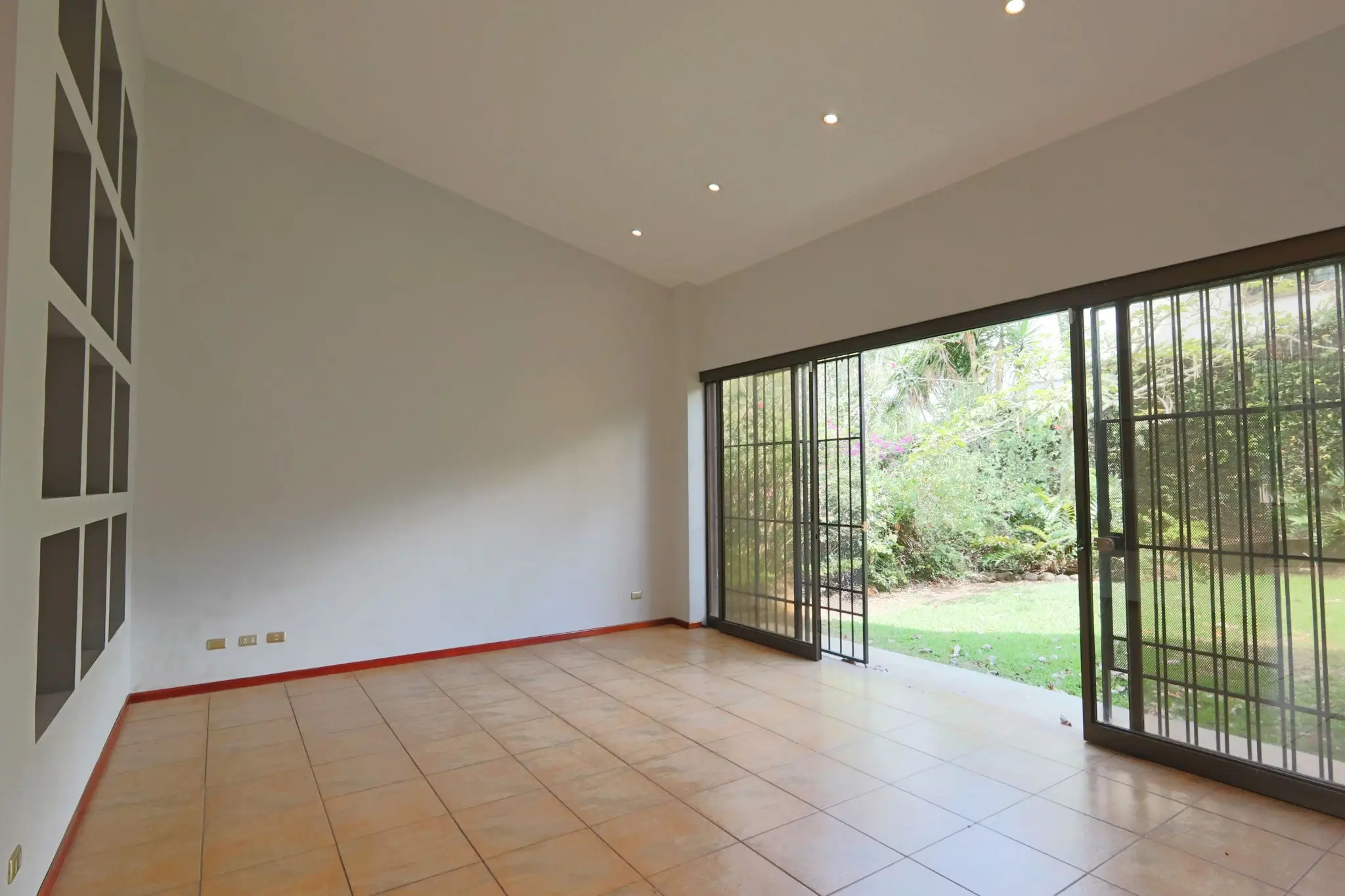 For Rent – Luxury Residence in Alto de Las Palomas, Escazú - image 12