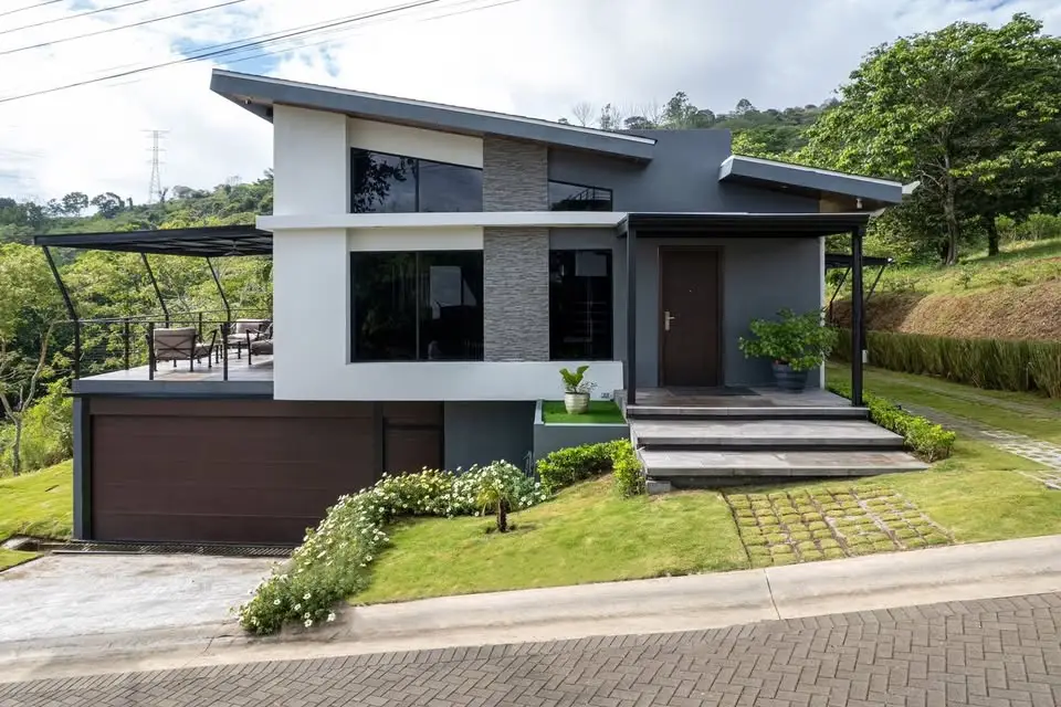 Stunning Modern Hillside Home in Gated Hacienda Natura, Naranjo, Alajuela - image 2
