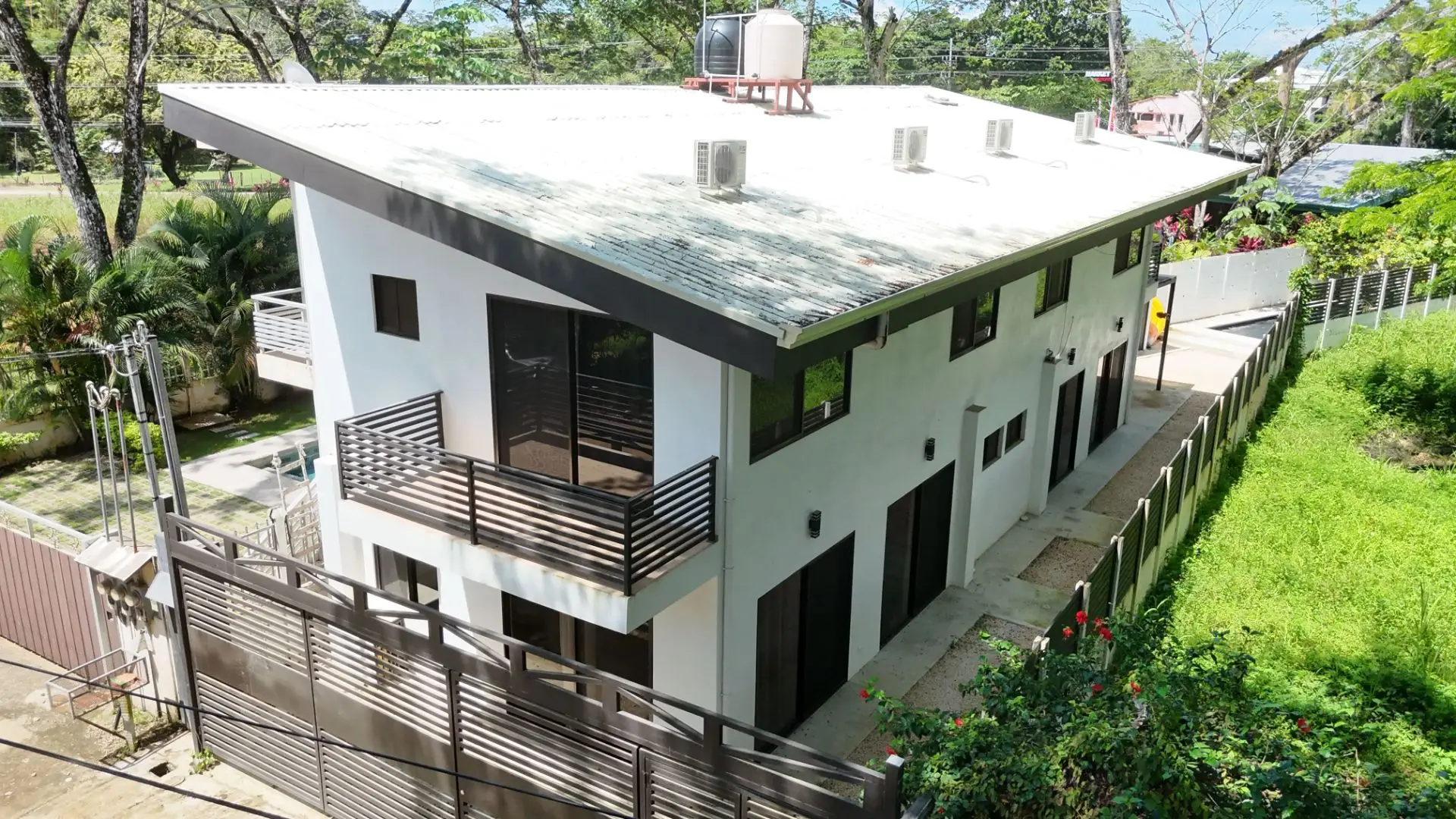 Luxury 4-Bedroom Home with Mountain Views in Playa Hermosa - image 4