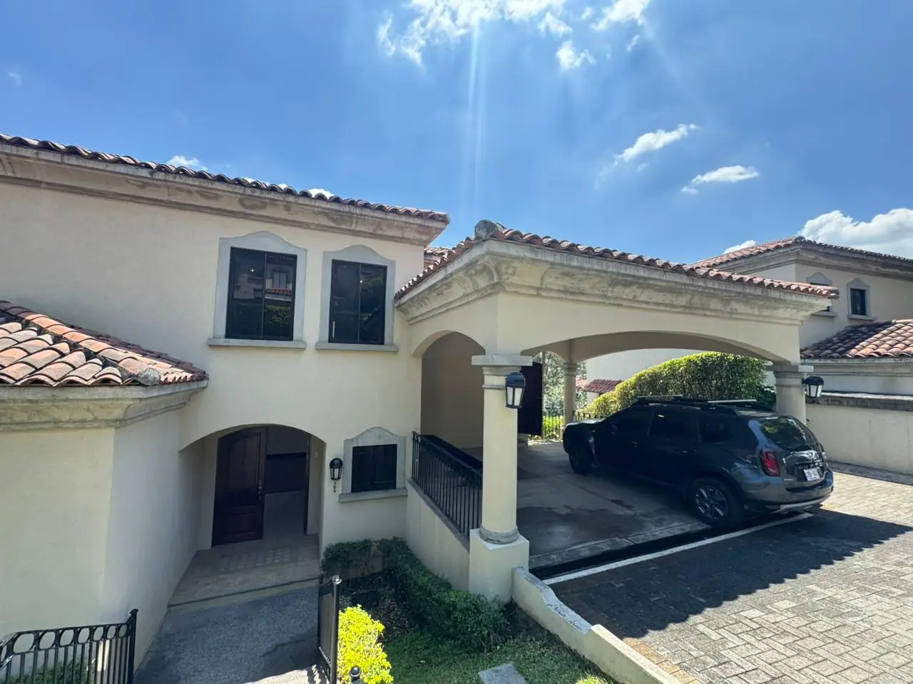Residencia de Lujo con Vista a la Ciudad en Cerro Alto, Escazú - image 14
