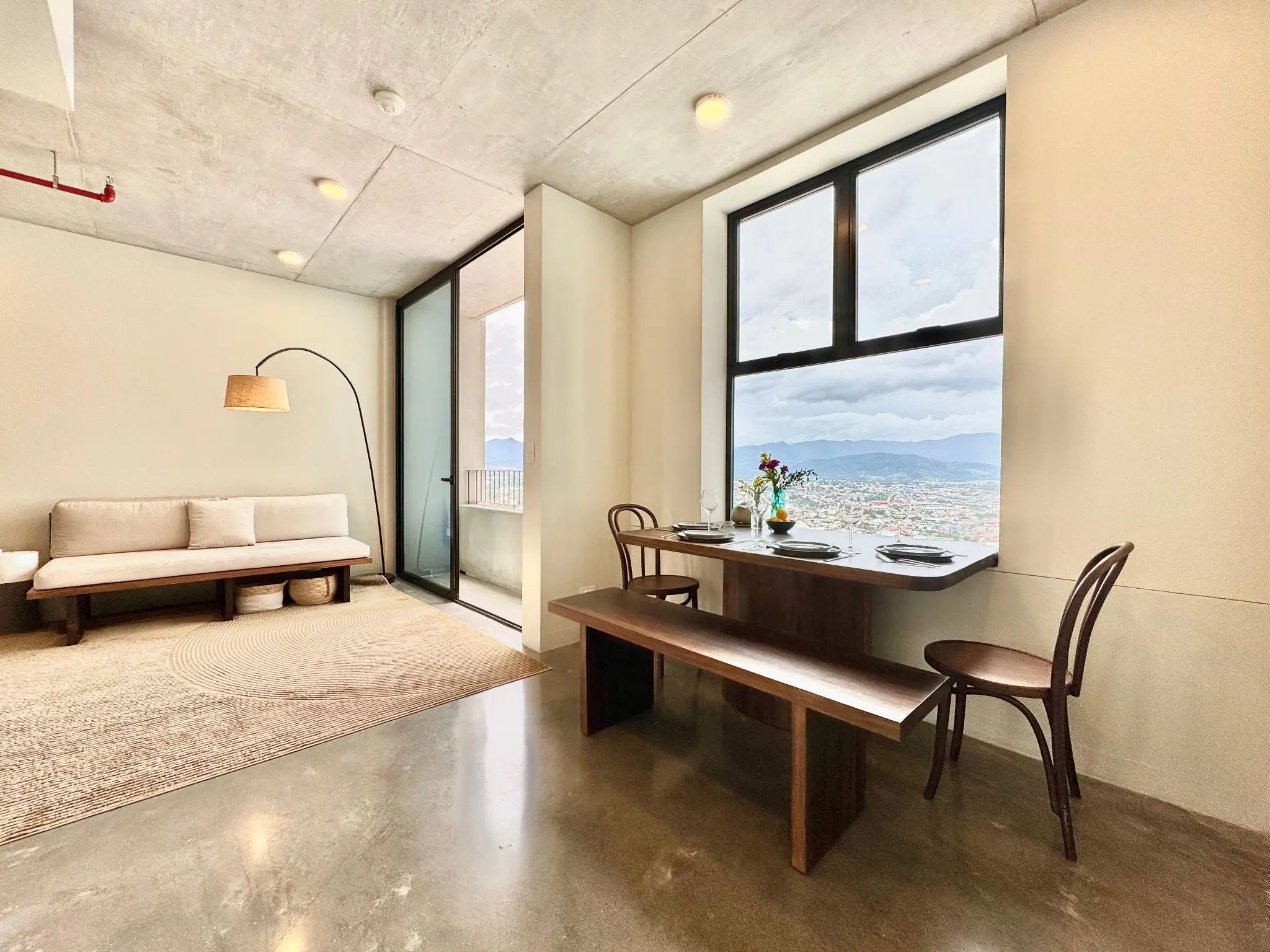 Modern 2-Bedroom Apartment with Panoramic City & Mountain Views in San José - image 5
