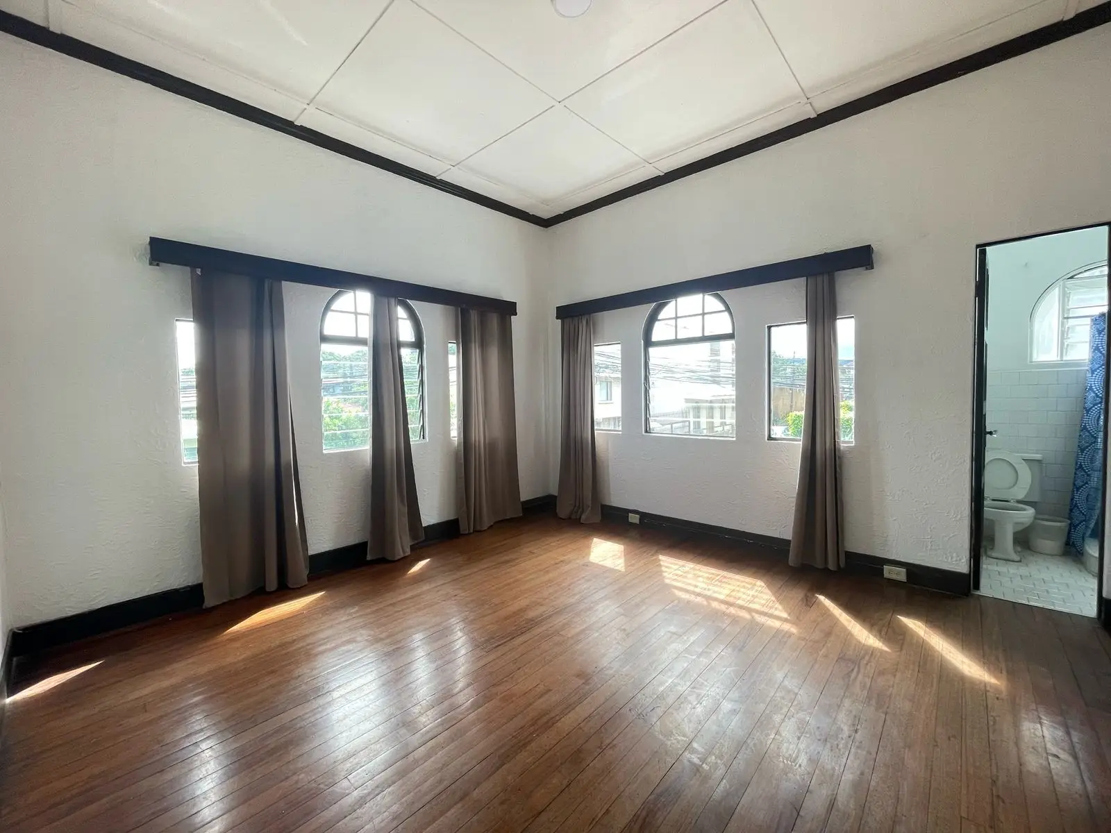 Alquiler Local Comercial Bo. Escalante - image 15