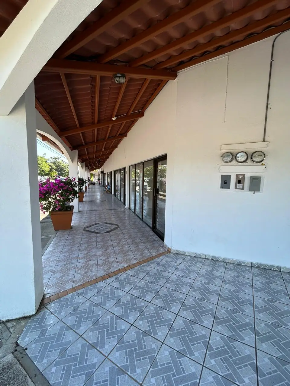  Lease Your Prime Business Space in Jacó's Heart | For Rent - image 3