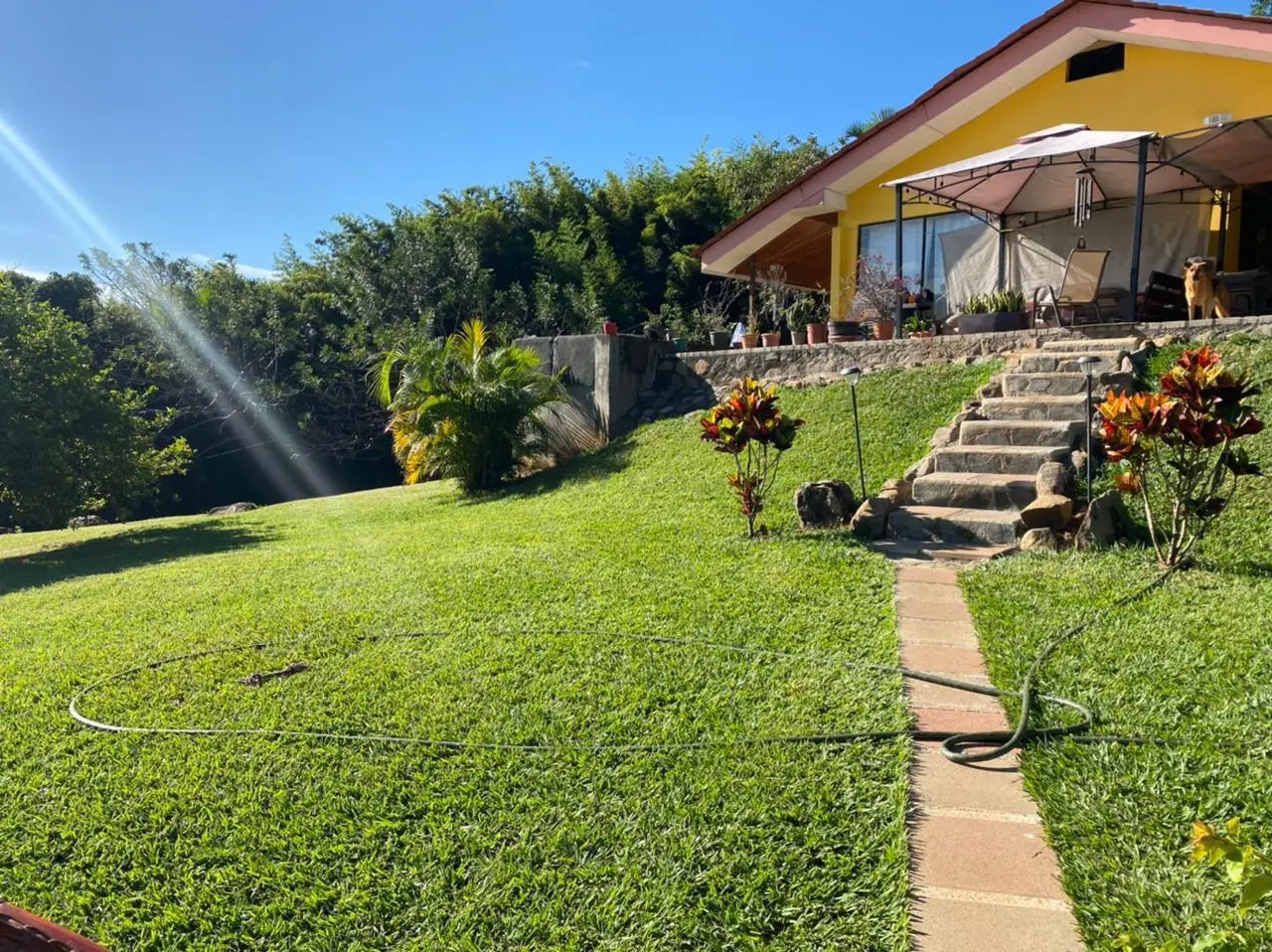 Atenas Quinta with Mountain Views: Charming 3-Bed Home on Expansive Private Land - image 2