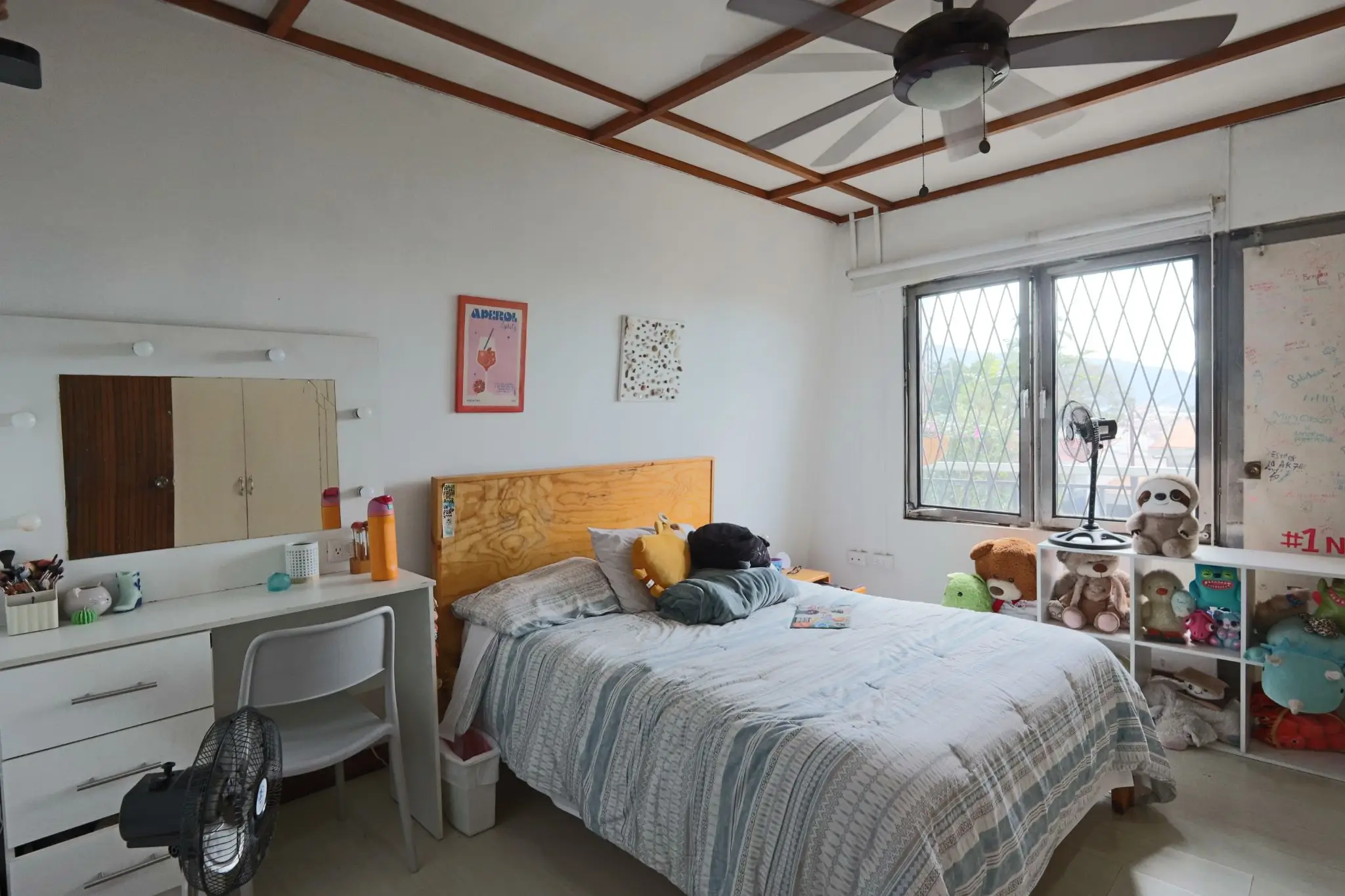 Versatile 10-Bed Commercial/Residential Rental in Prime San José Metropolitan Area - image 13