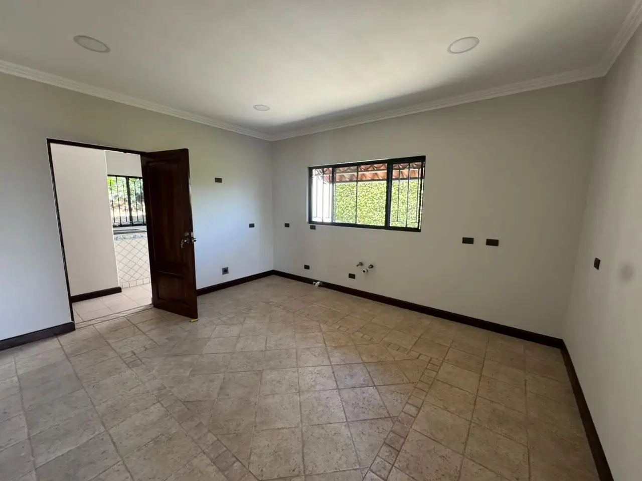 Residencia de Lujo con Vista a la Ciudad en Cerro Alto, Escazú - image 13