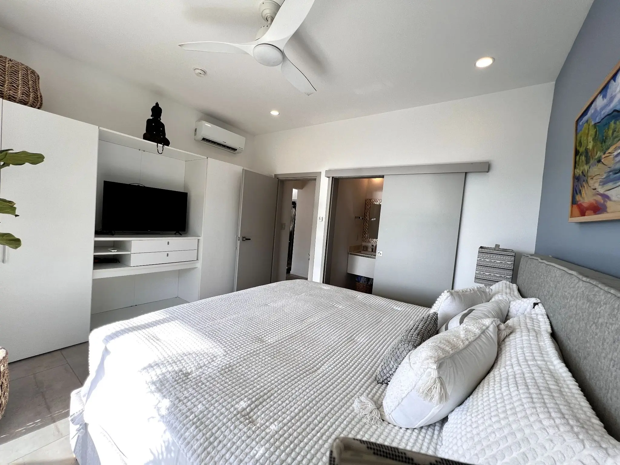 Stunning 2-Bedroom Oceanview Apartment for Sale in Sunset Blvd, Jaco Beach - image 11