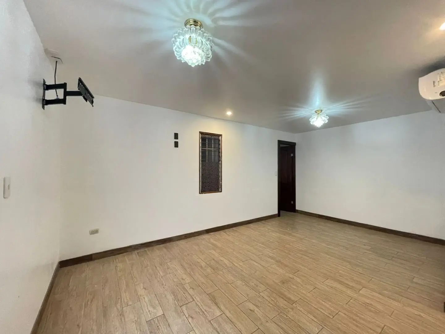 Single Story Home for Sale in La Roma, Pavas - image 9