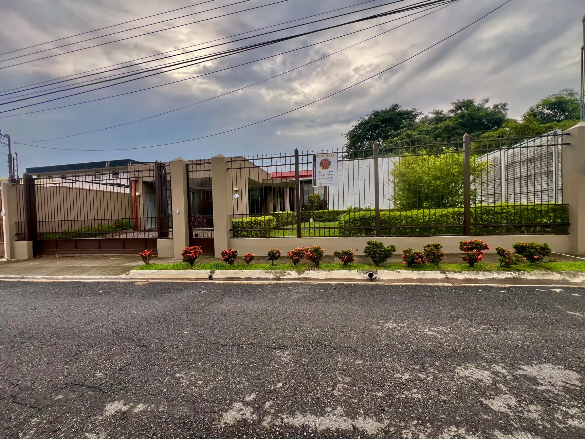 Modern Home in La Garita – Residencial El Bosque - image 6