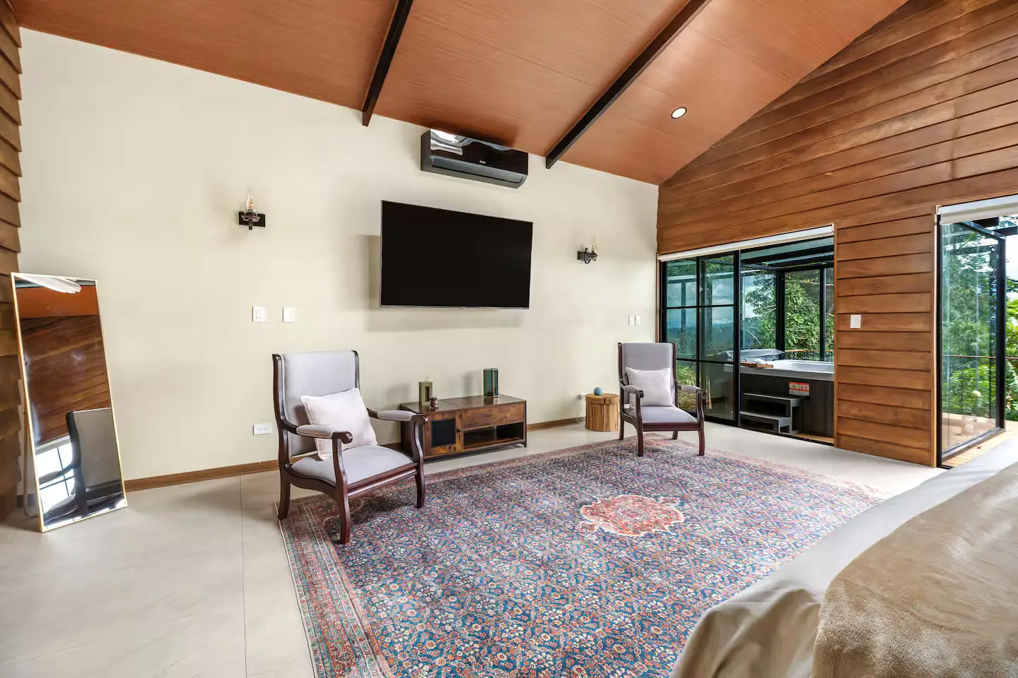 Exquisite Mountain View Hillside Retreat in Costa Rica with Panoramic Mountain Views - image 9