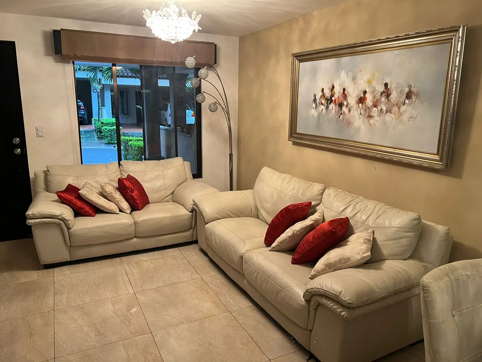 Santa Ana: 3-Bed Townhouse in Gated Community - Rent! - image 2