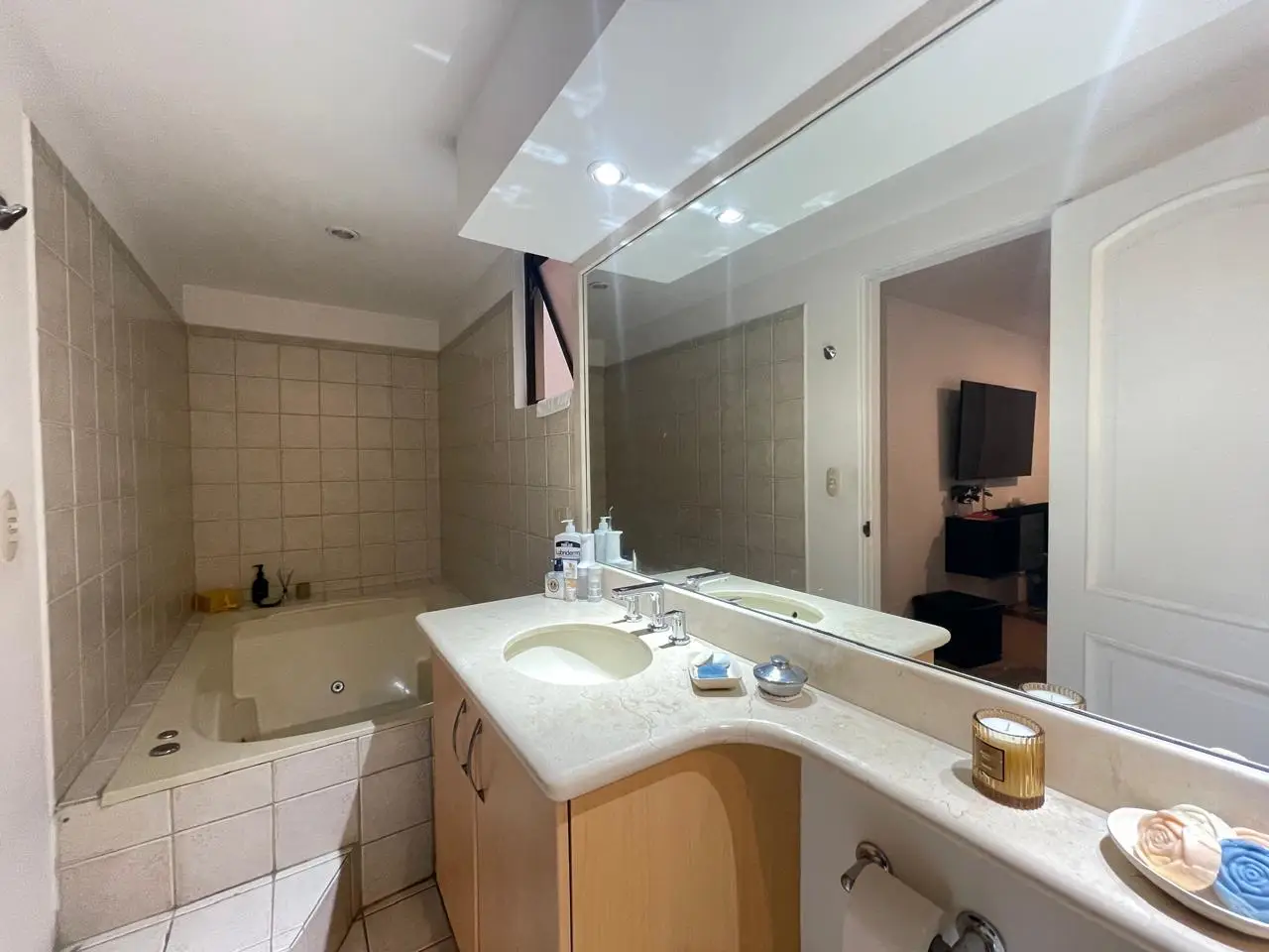 Modern 1-BR Condo for Rent in Escazu's Country Club - image 12