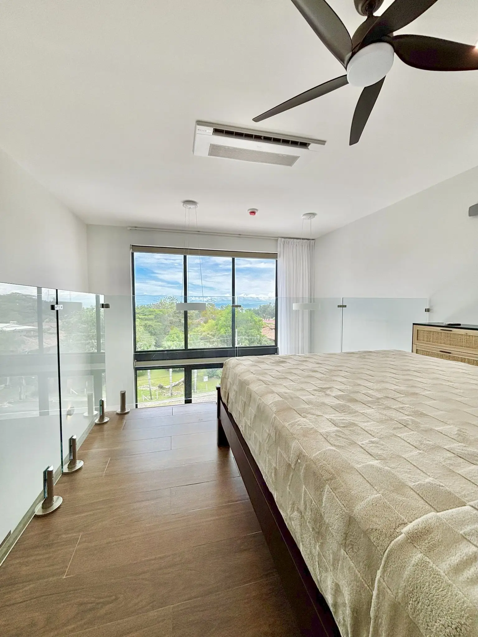 Modern 1-Bed Loft in Jacó with Stunning Ocean Views - image 8