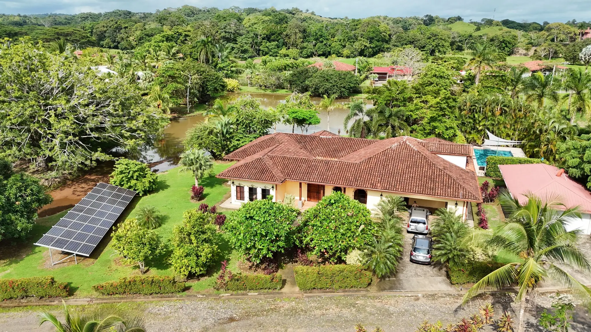 Tropical Luxury Estate with Private Lake, Pool & Prime Location Near Costa Rica’s Best Beaches” - image 4