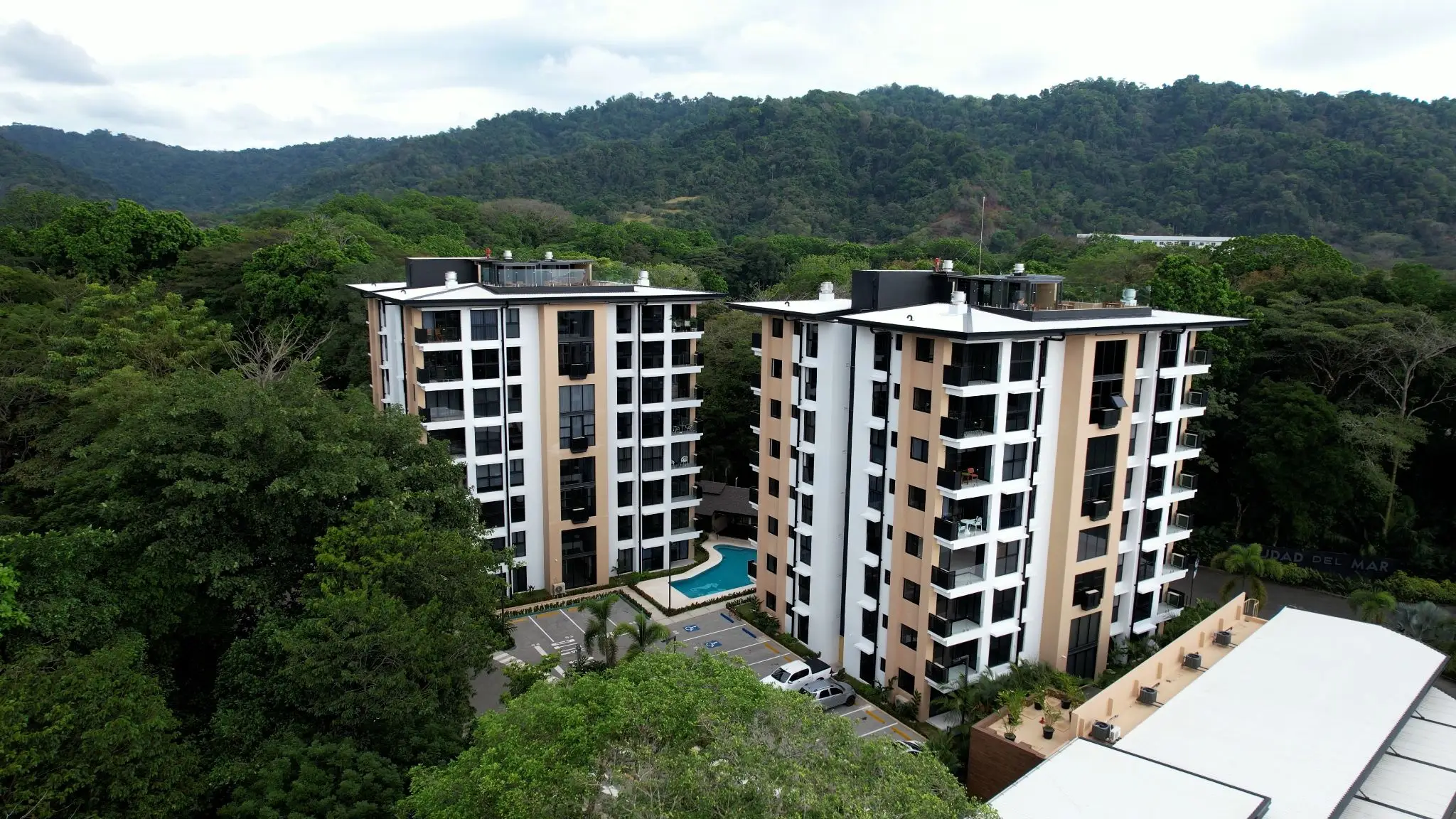Modern 3-Bedroom Condo in Jacó's  Torres del Mar - image 3