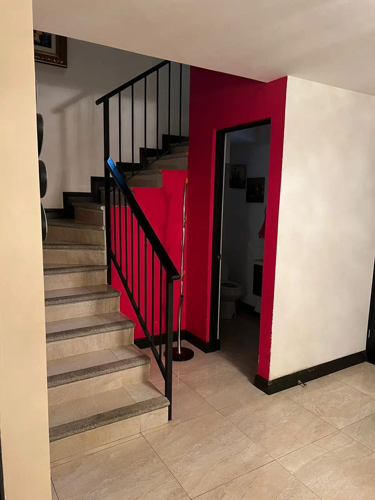 Santa Ana: 3-Bed Townhouse in Gated Community - Rent! - image 6