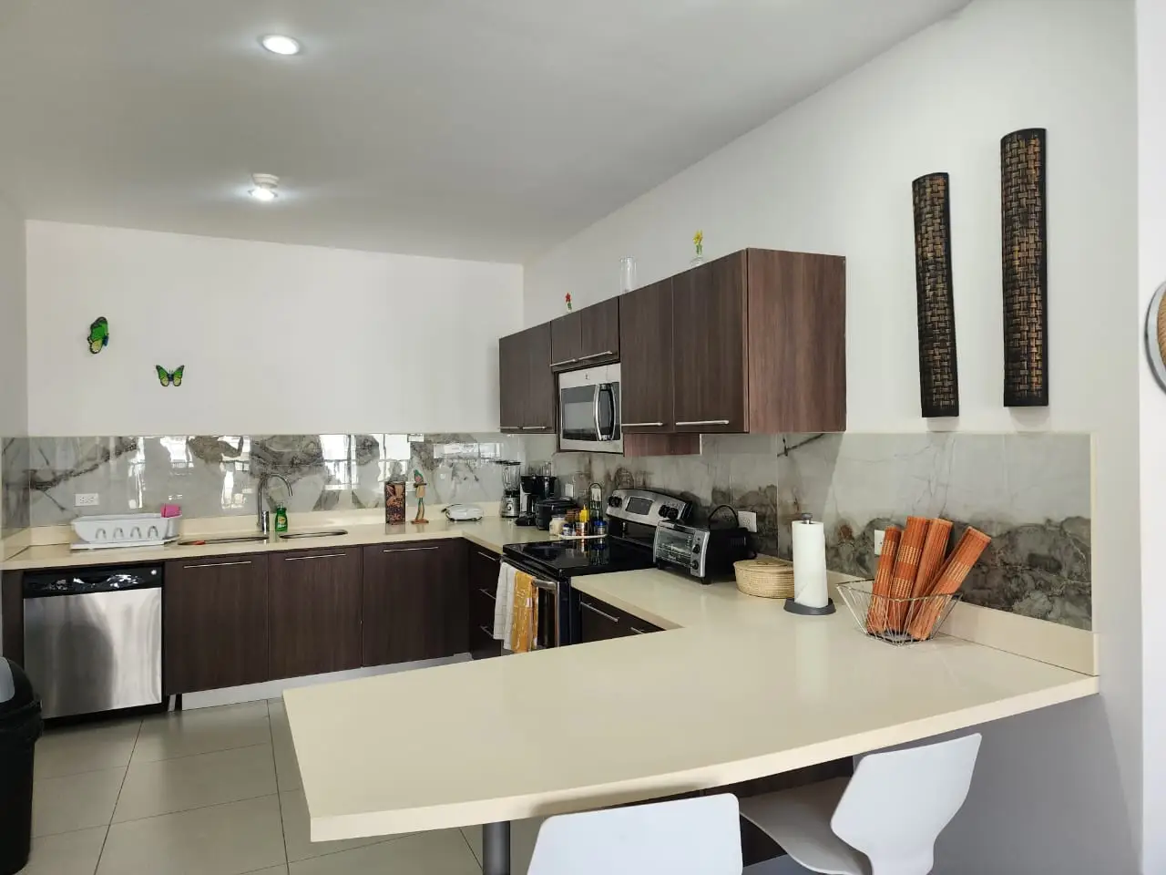Beach Proximity: 2-Bed Condo in Jacó, Costa Rica - image 4