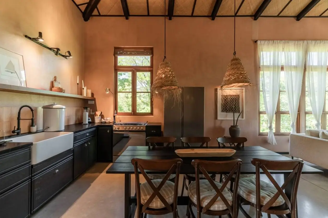 House  in Hermosa with  3 Spacious 105 m² Units with Pool - Turnkey income oppportunity  - image 4