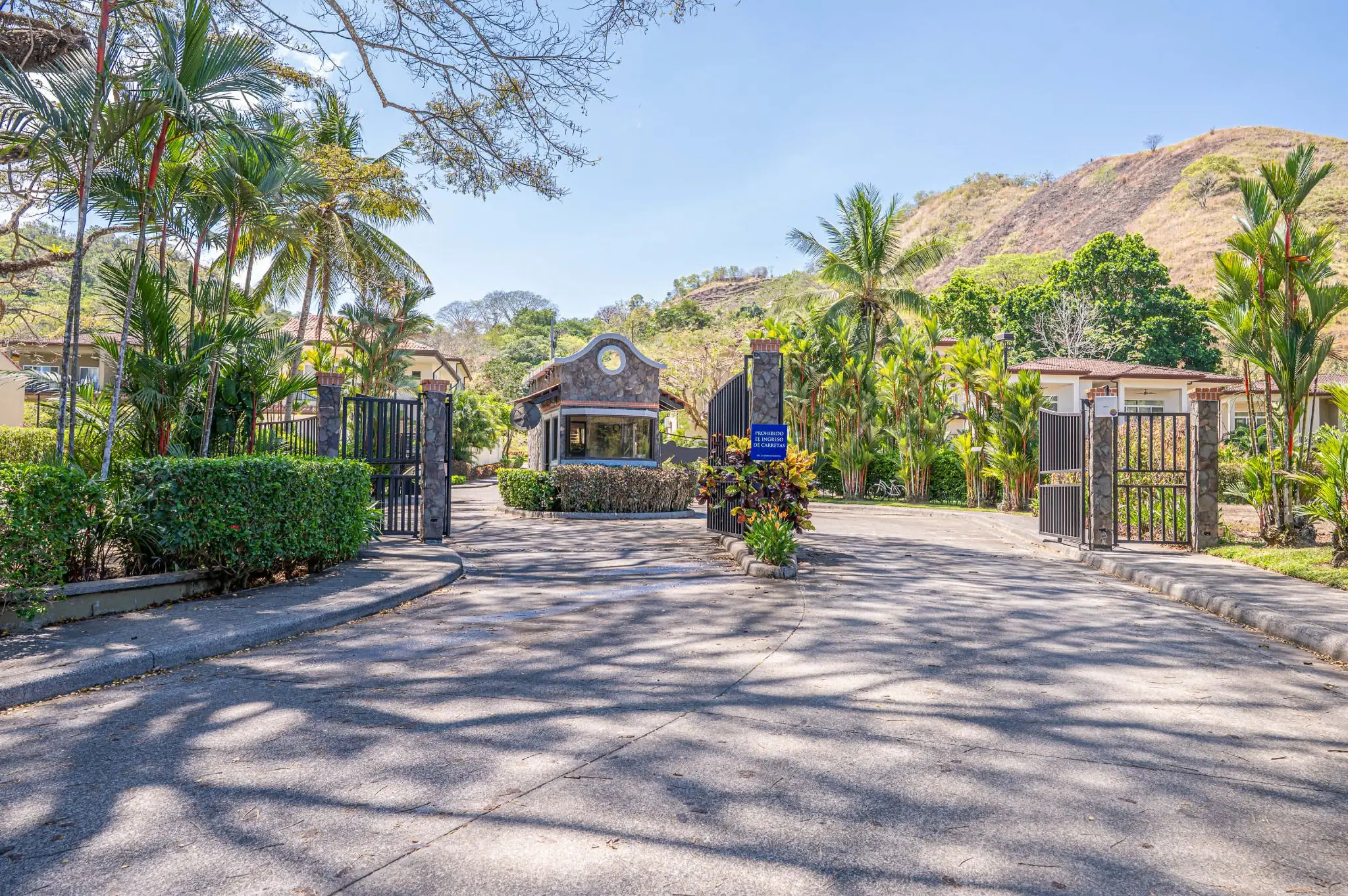 Peaceful and  Secure 3BR Condo with Private Pool in Las Lomas - image 4