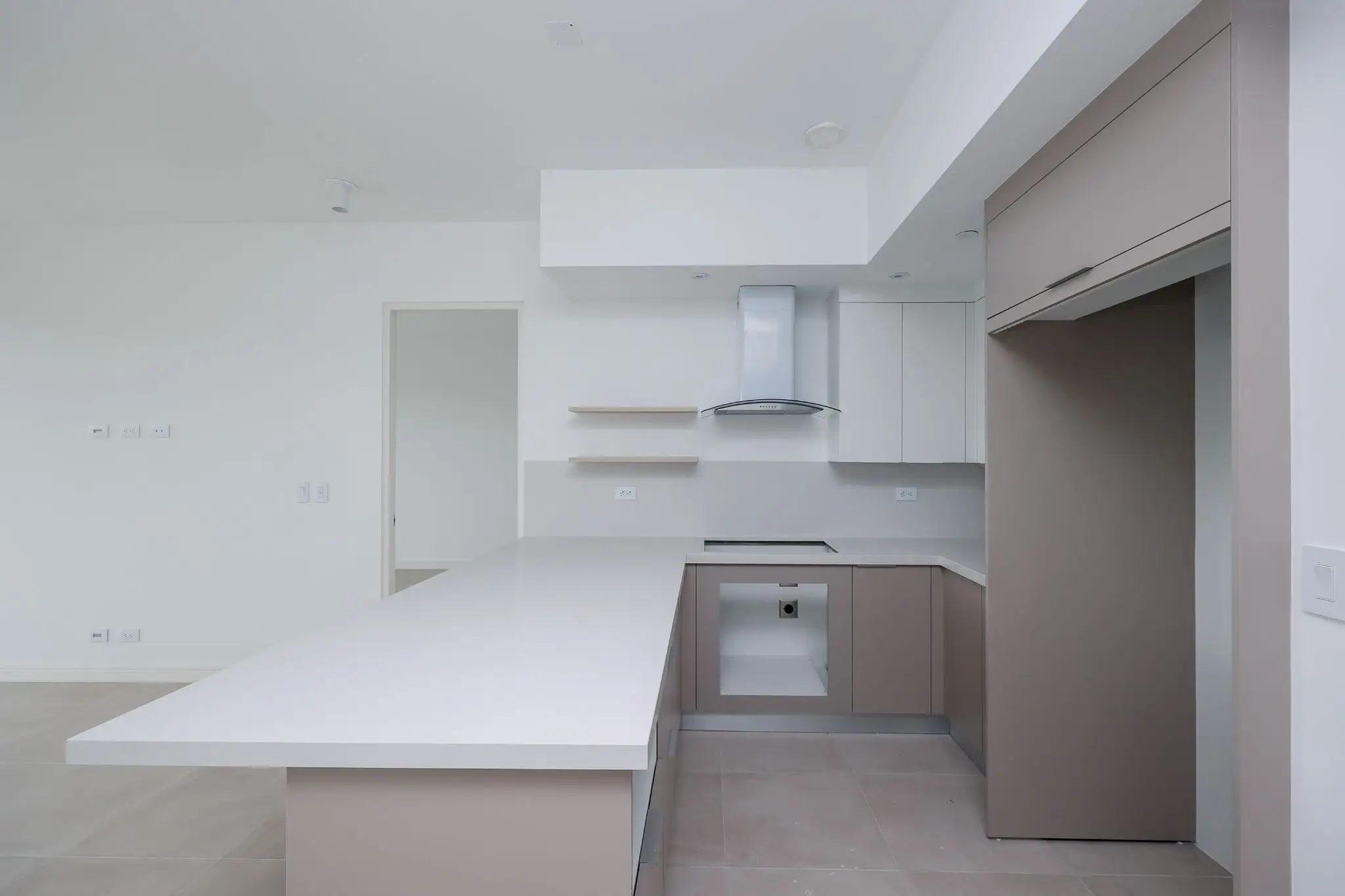Contemporary City View Apartment in Nunciatura - image 9