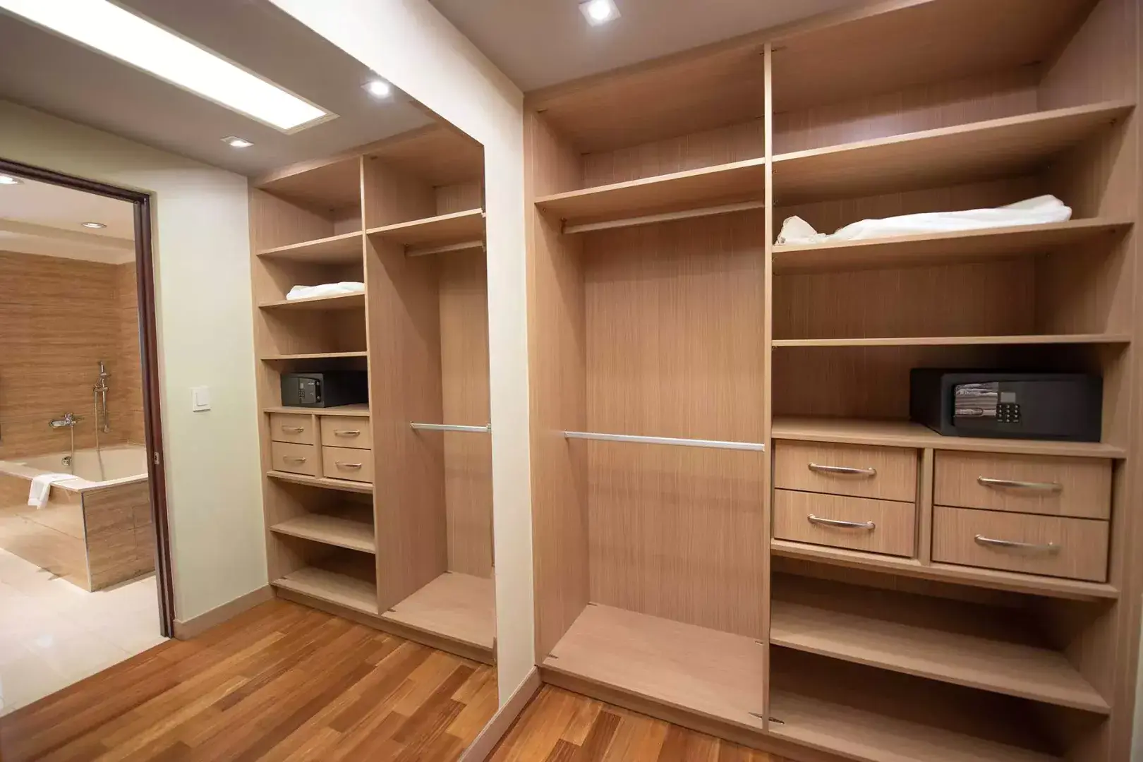 Spacious Modern 3-Bed, 4-Bath Apartment in Laureles Este, Escazú - image 8