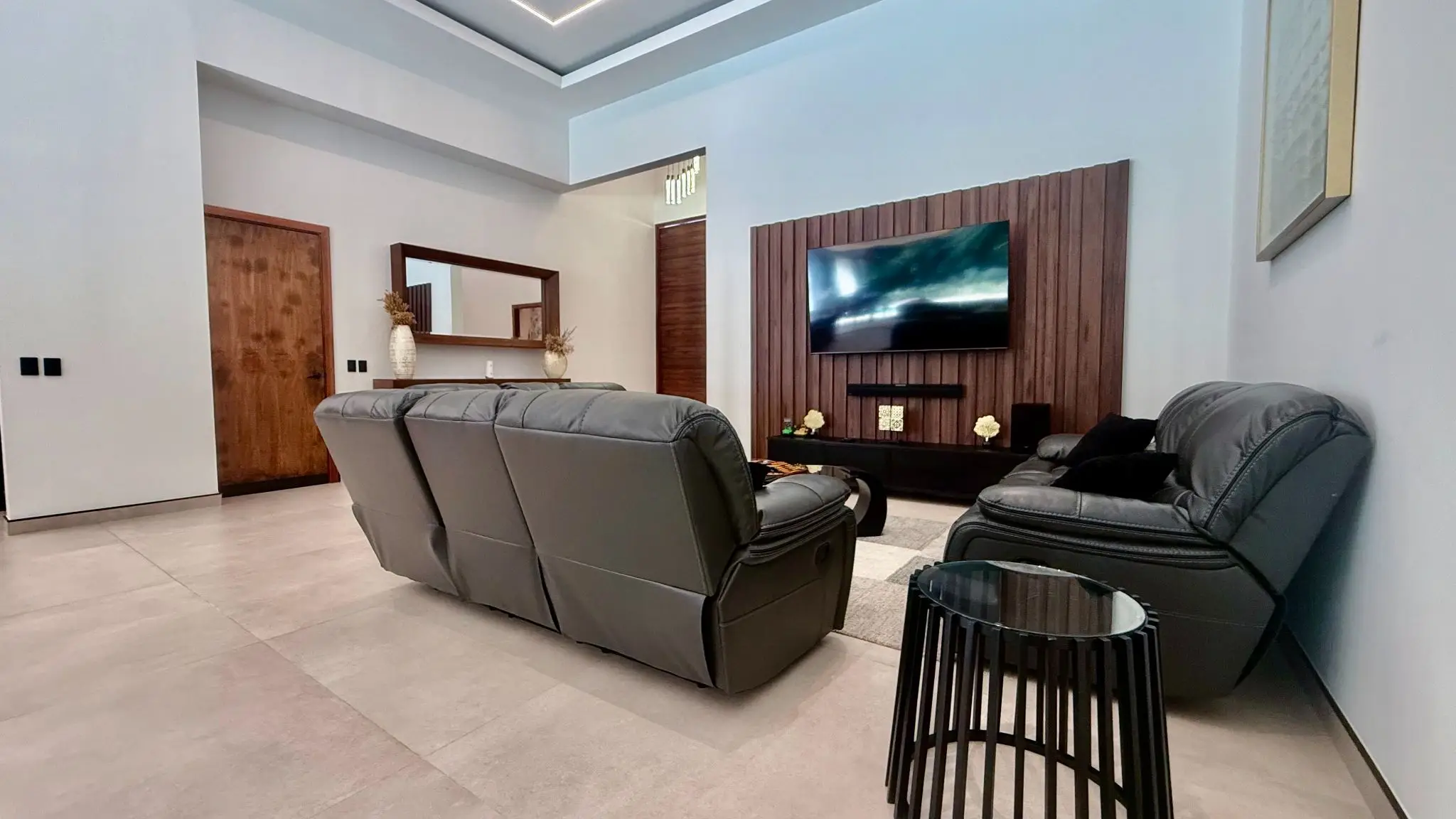 Ultra-Modern 4-Bed Luxury Villa with Pool in Herradura, Costa Rica - image 9