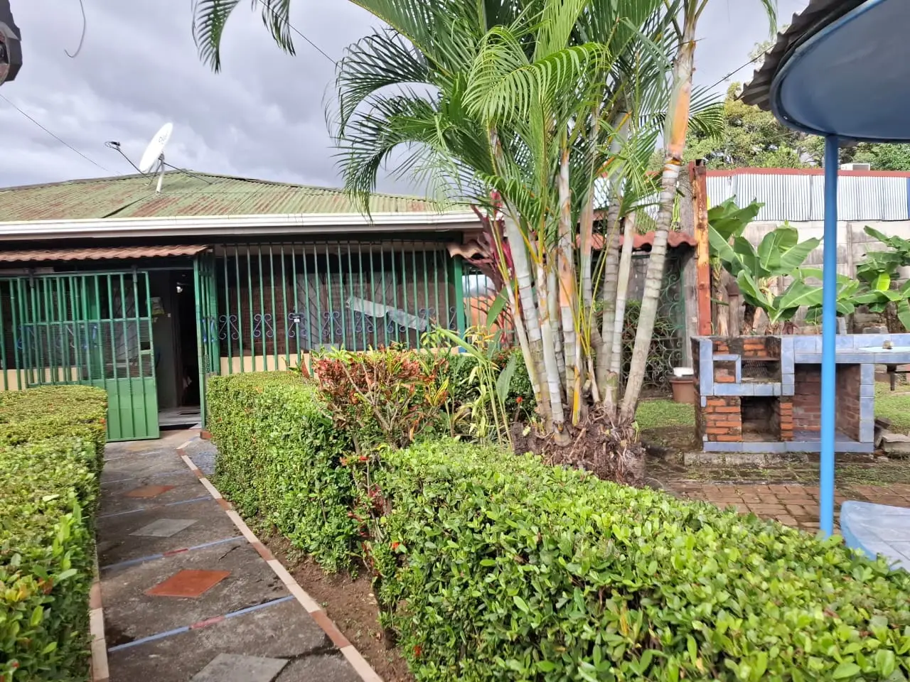 Strategically Located Home with Large Lot & Investment Potential in Herradura - image 4