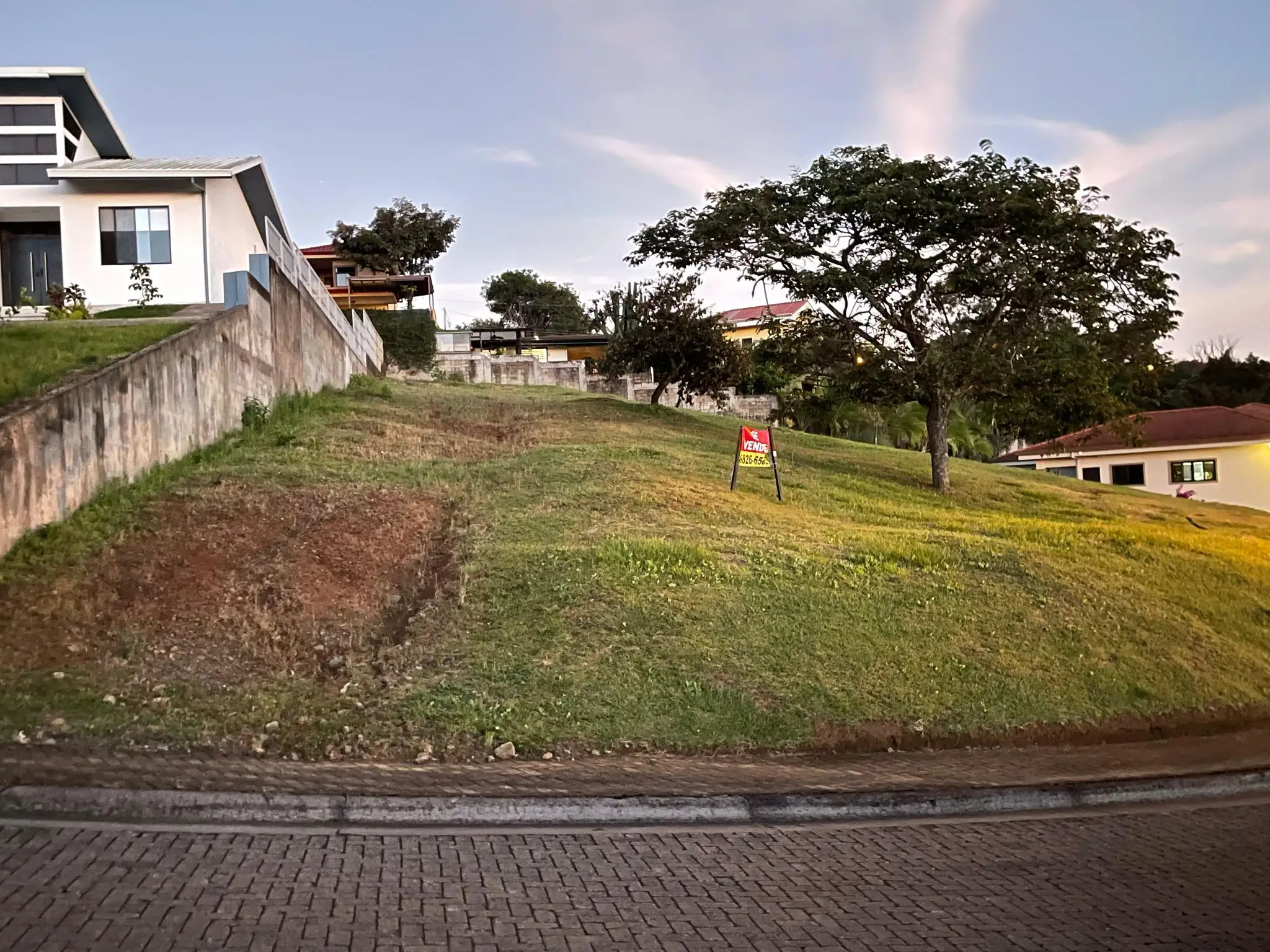 Expansive 1206 sqm Residential Lot for Sale in Grecia, Alajuela - image 6