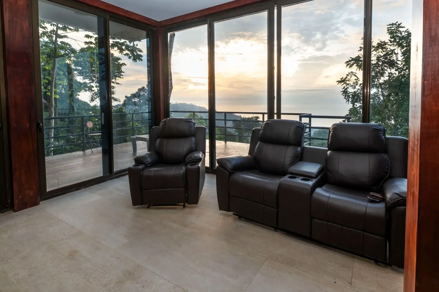 Luxury Modern Home on the hills above Tarcoles: Panoramic Ocean & Mountain Views - image 15