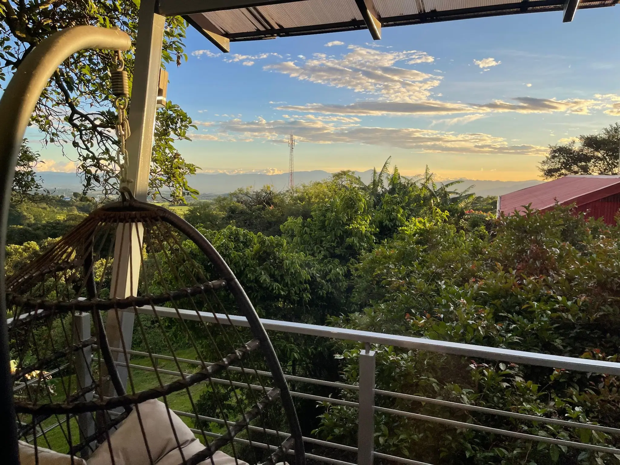 Modern 2-Bed Villa with Mountain Views in Grecia, Costa Rica - image 2