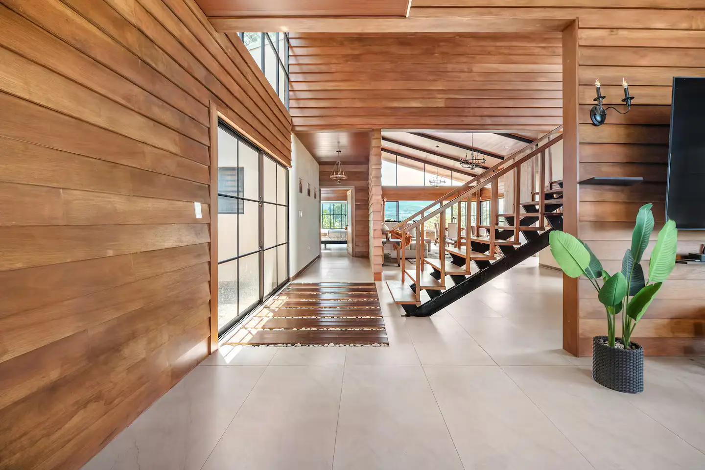 Exquisite Mountain View Hillside Retreat in Costa Rica with Panoramic Mountain Views - image 10