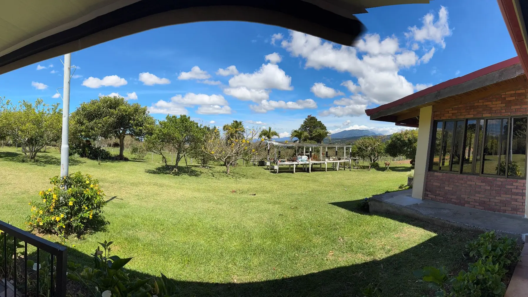 Rent / Versatile Residence with Expansive Grounds and Mountain Views - image 10