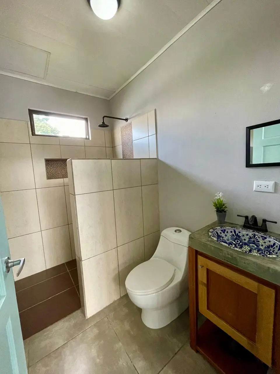 Charming 2-BR Modern Home in Naranjo with Stunning Views - image 10