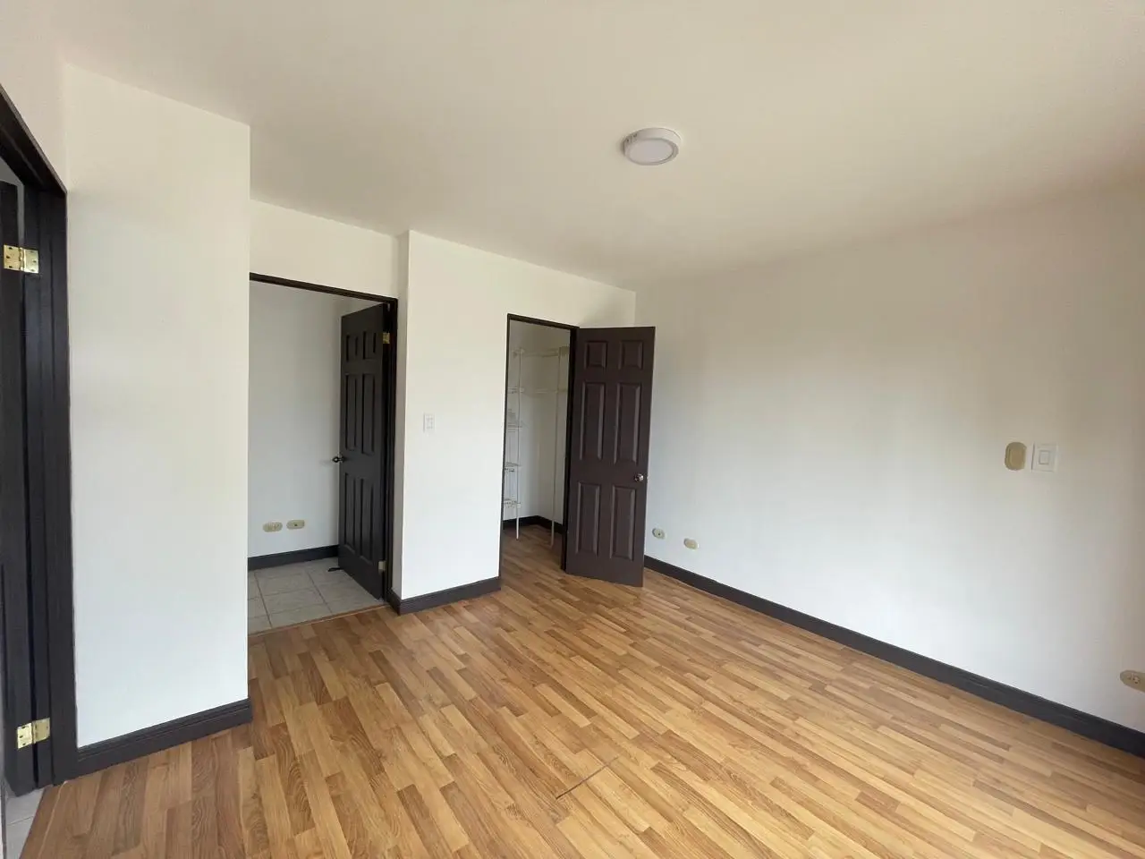 Colonial-Style Home in Secure Gated Community – For Sale or Rent - image 9