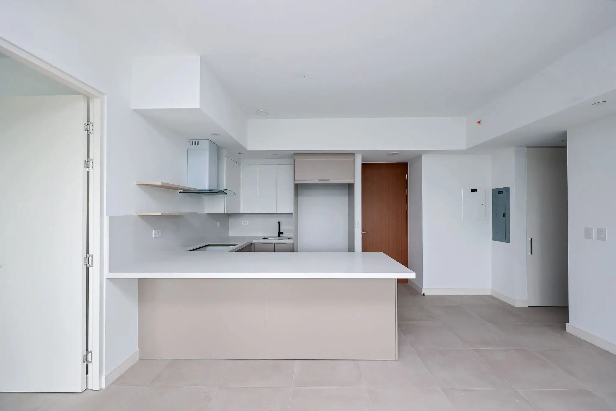 Contemporary City View Apartment in Nunciatura - image 5