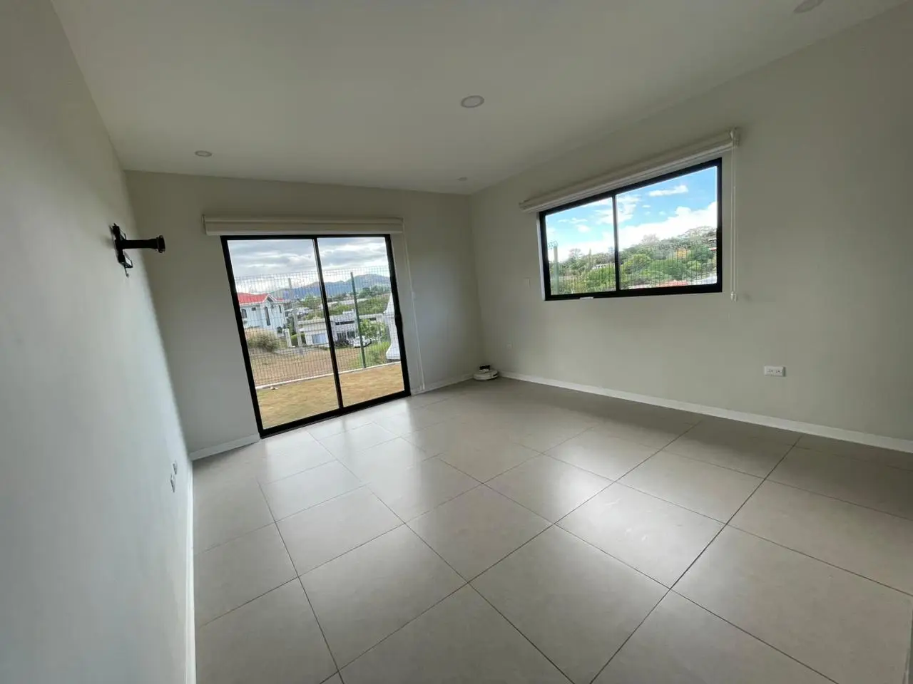 New Modern 3-Bedroom Home in Gated Community, Grecia, Alajuela with Scenic Views - image 4